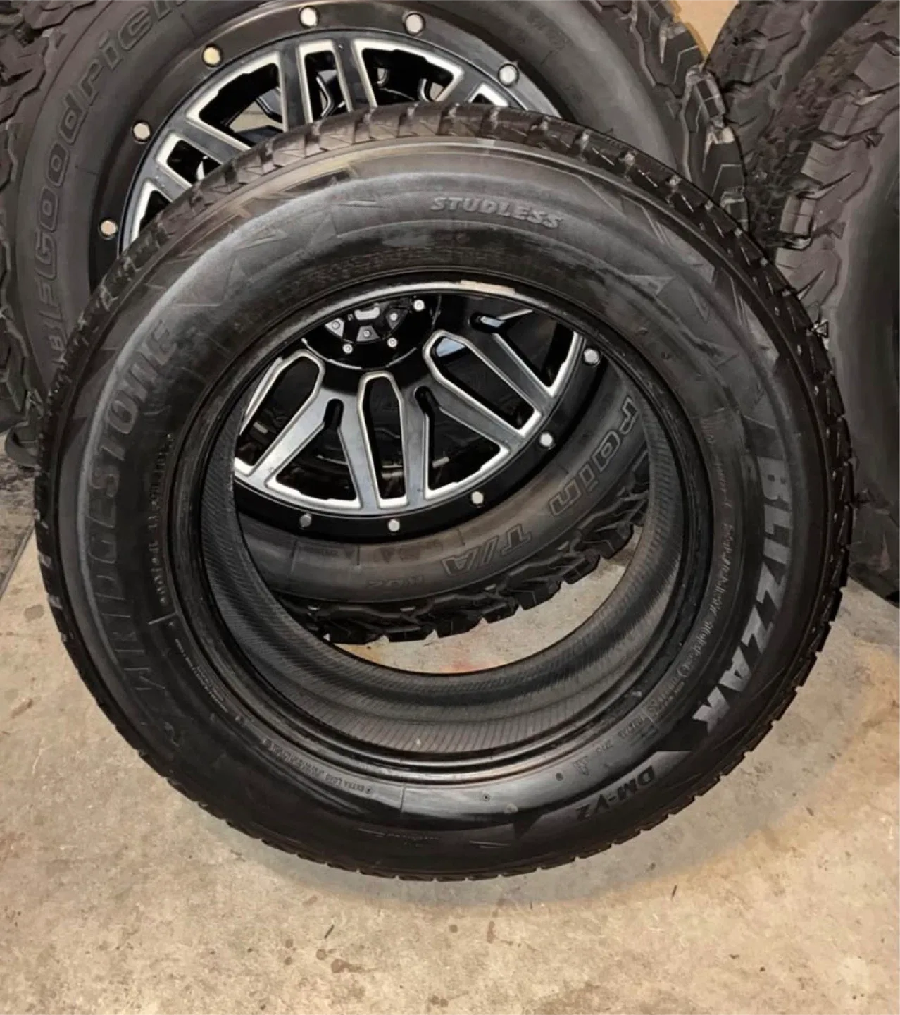 Bridgestoneww Blizzak Winter Tire image indicator(2)