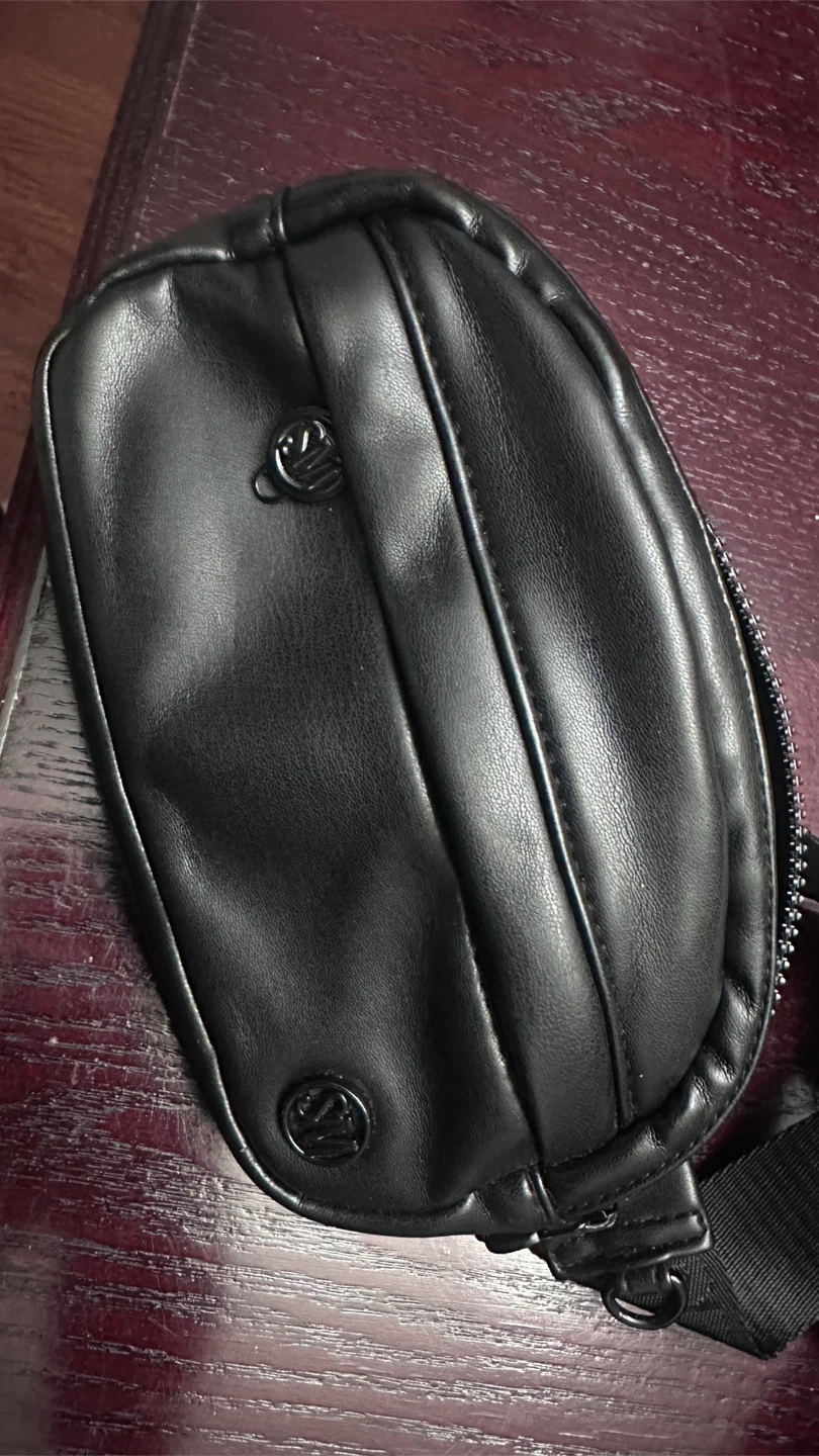 Steve Madden waist bag