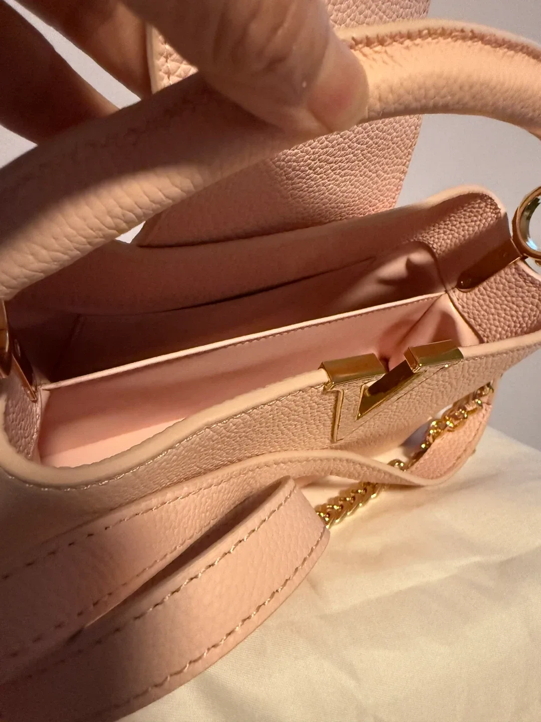 Pale Pink Leather Handbag image indicator(6)