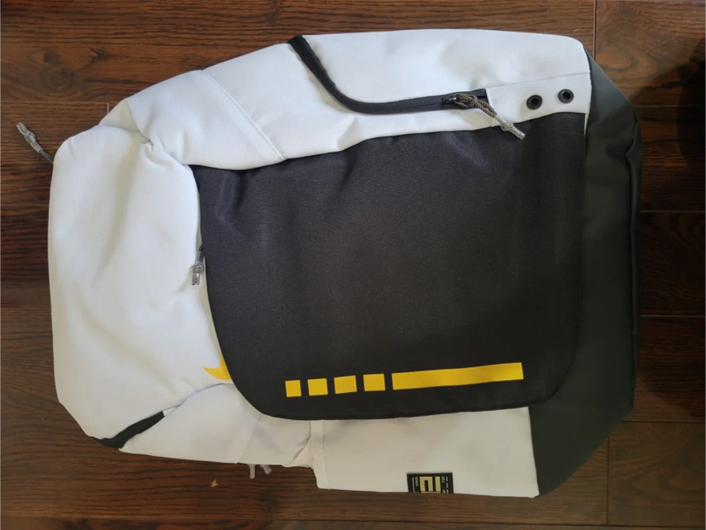 New Nike Elite Backpack White/Black image indicator(2)