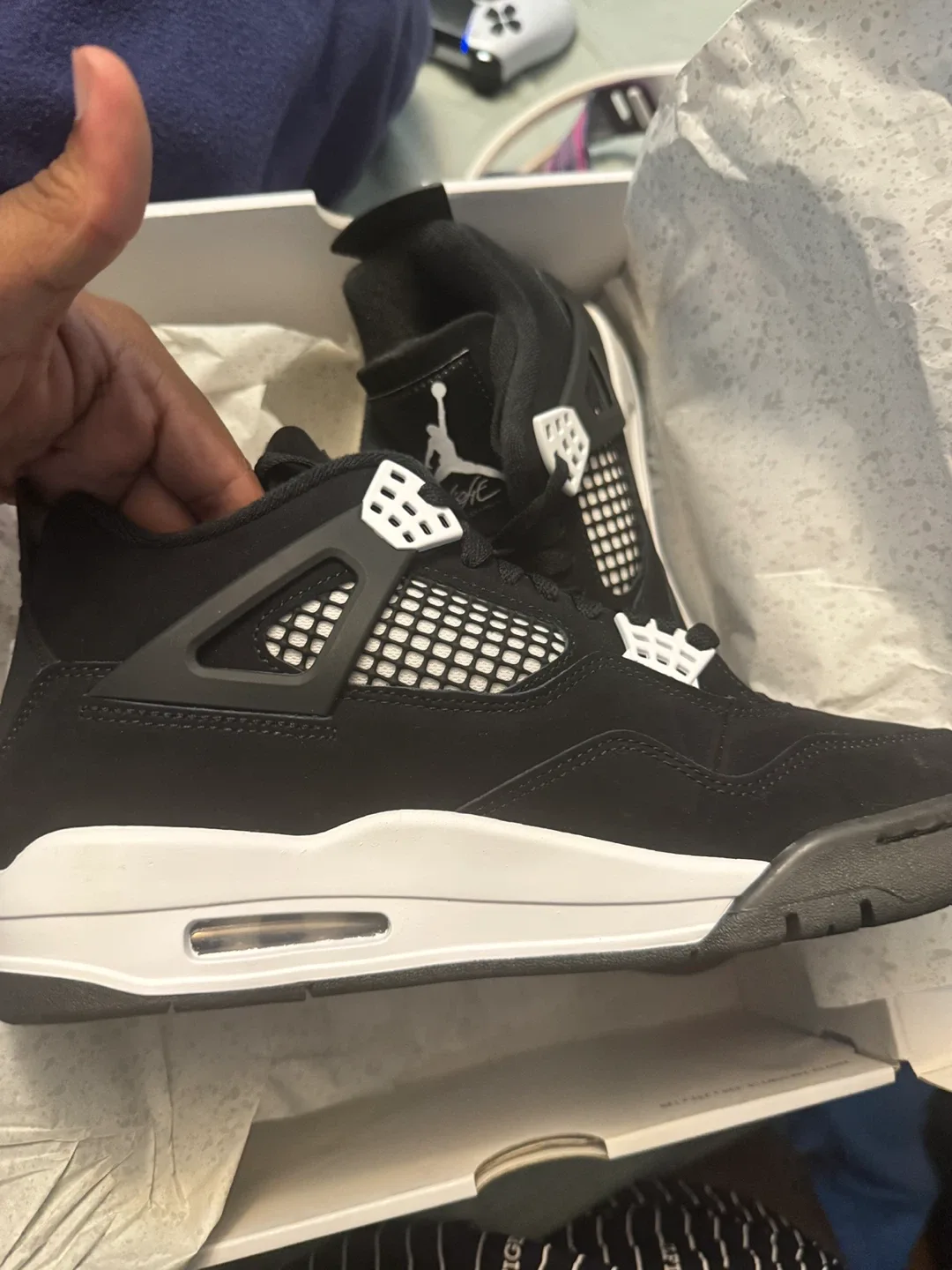 Air Jordan 4 Retro Black/White, Men's 10.5 image indicator(6)