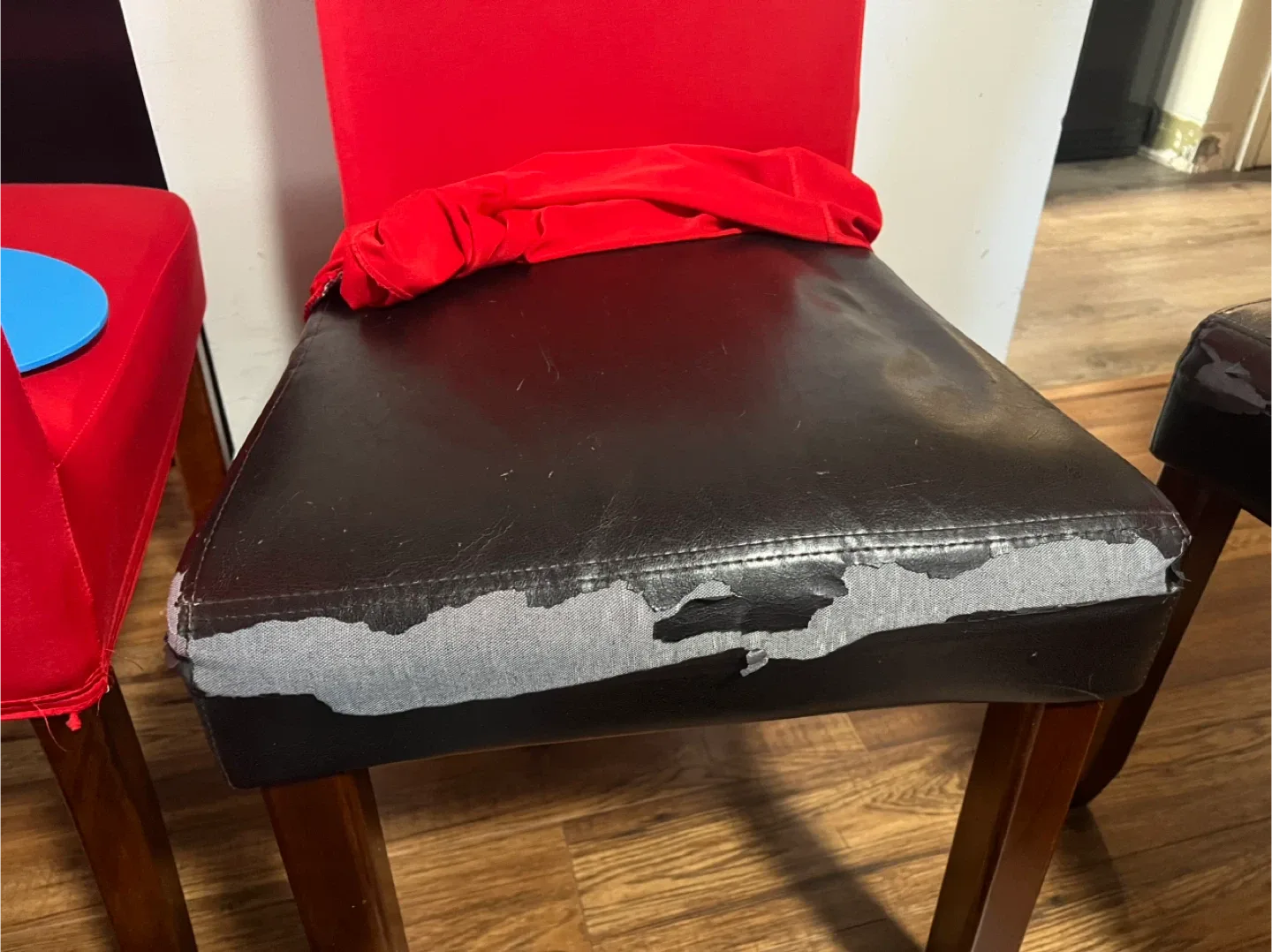 Dining Table with 8 Red Chairs image indicator(9)