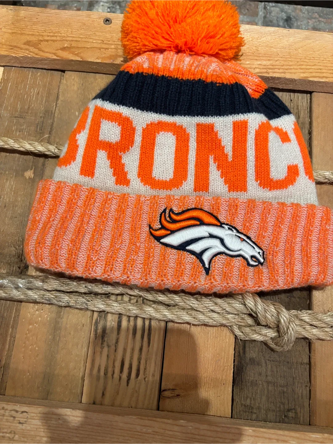 🏈 🧡New Era Denver Broncos Toque One Size 💙 🩶 image indicator(8)