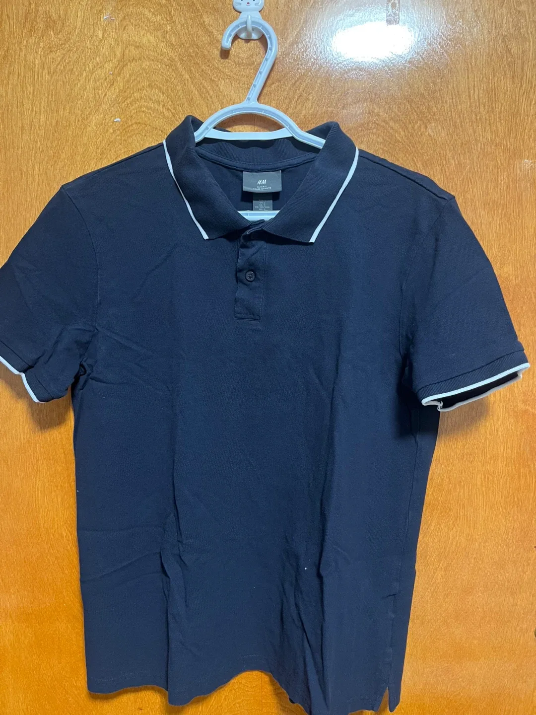 H&M Slim Fit Polo Shirt - Size L image indicator(2)