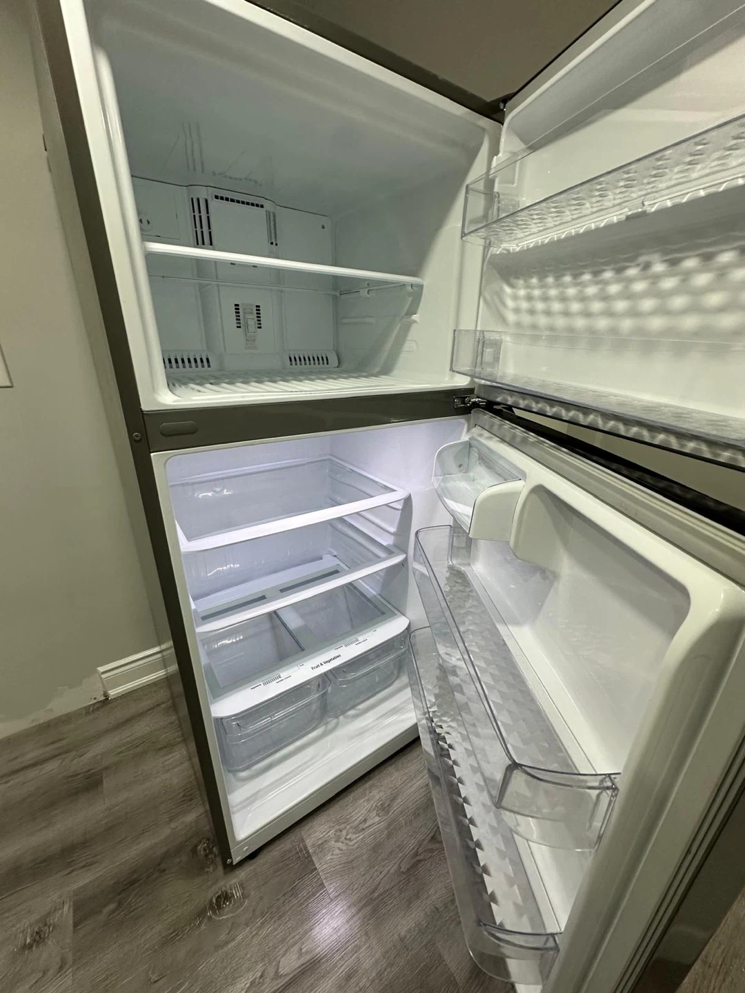 360 or OBO LG 36inch Stainless Steel Top Freezer Refrigerator - photo 2