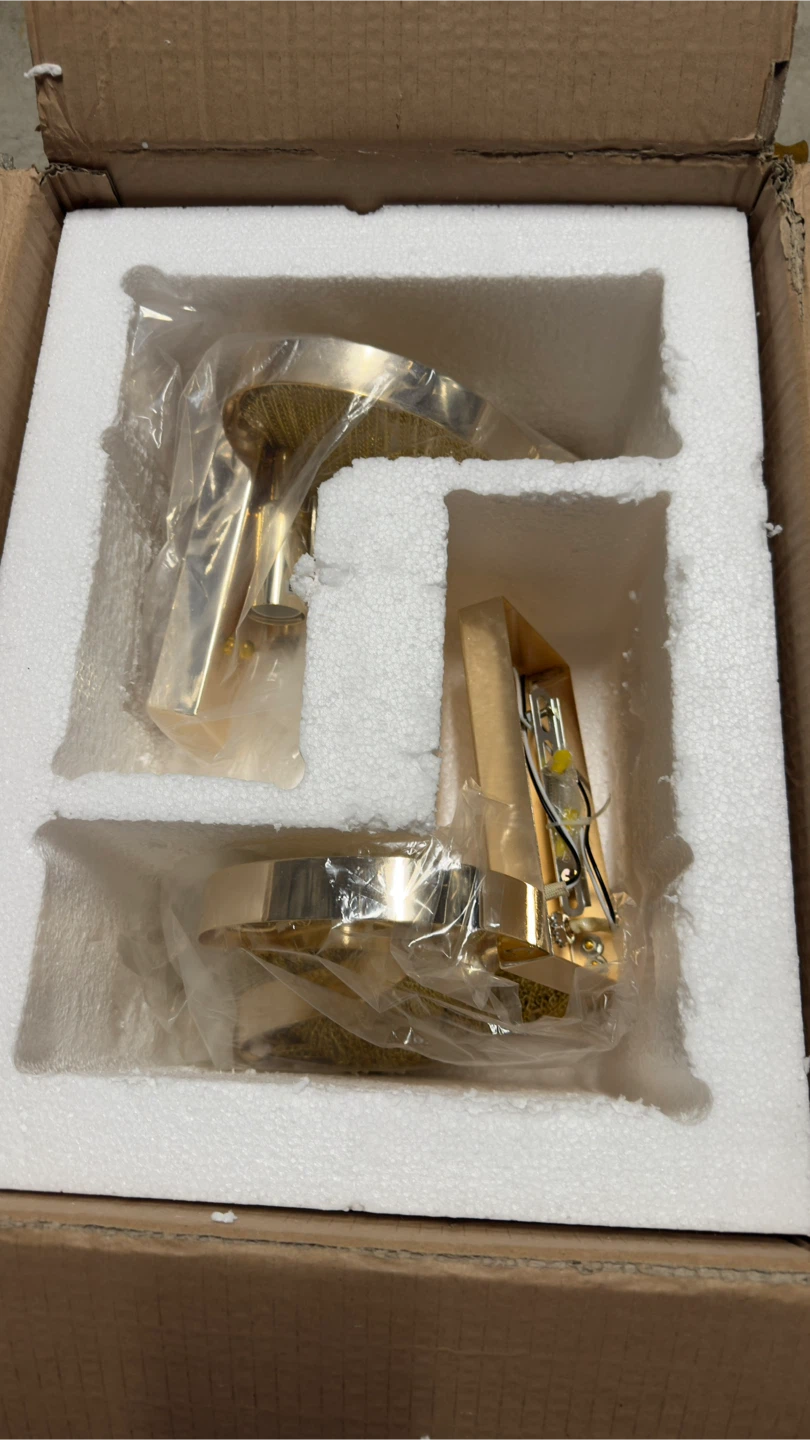 Two Gold Chain sconces - New in Box - photo 2