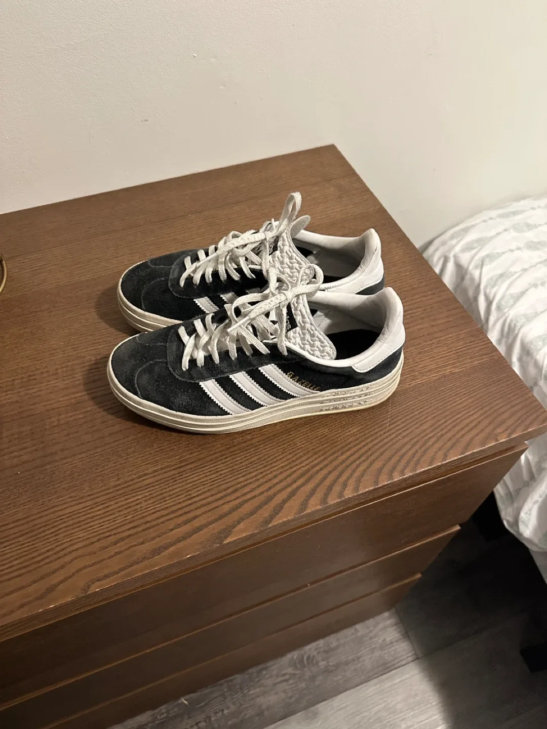 Adidas Gazelle Black & White Sneakers image indicator(2)