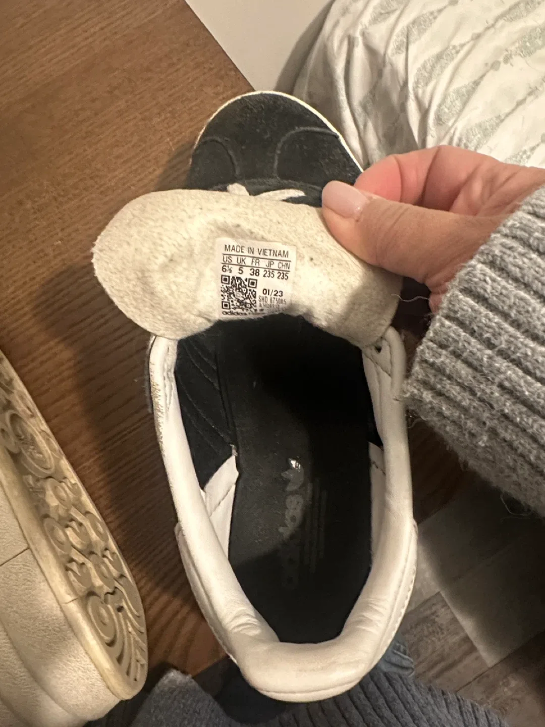 Adidas Gazelle Black & White Sneakers image indicator(6)