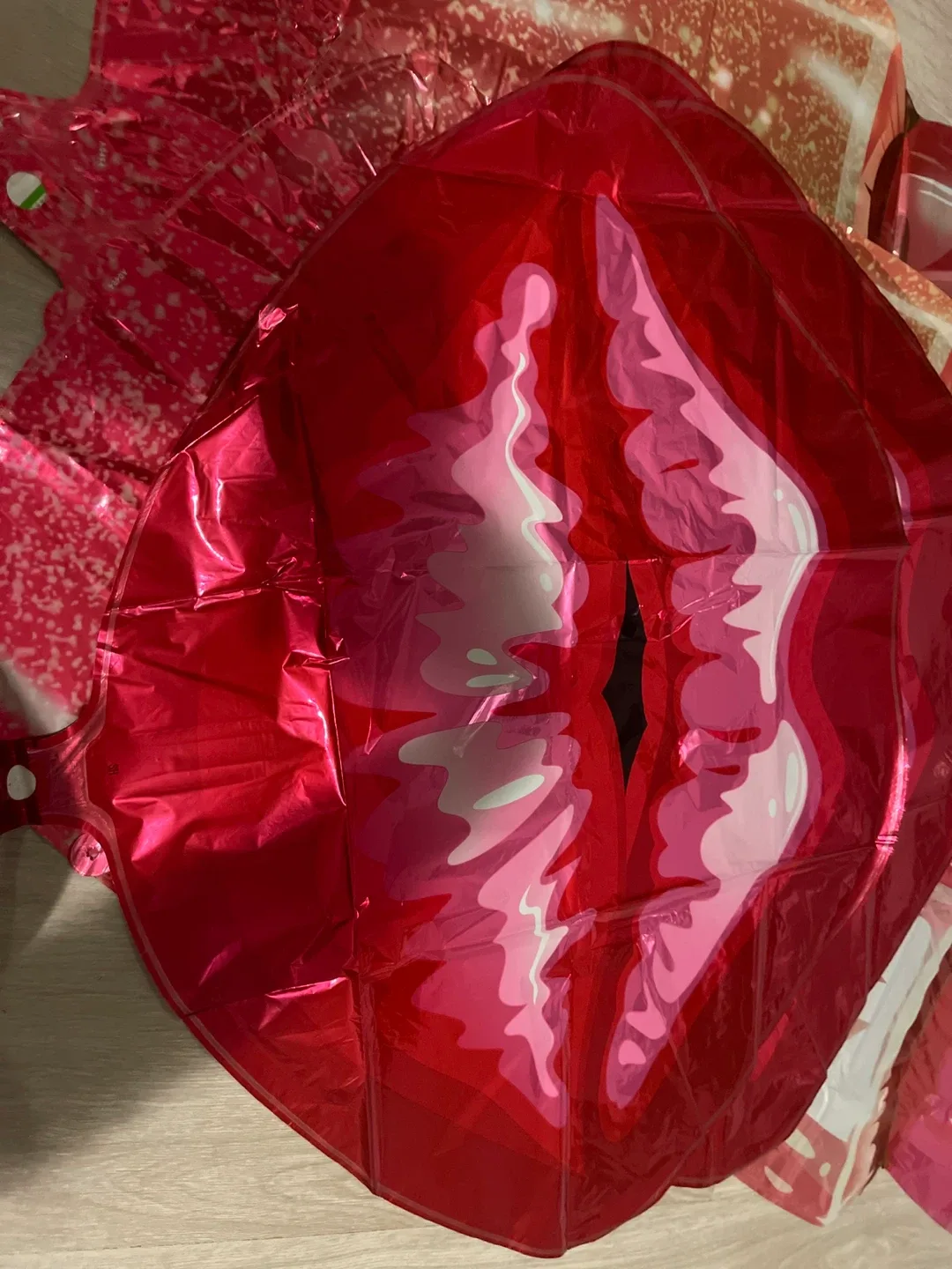 Lipstick & Lips Balloons Set (6pcs) image indicator(6)