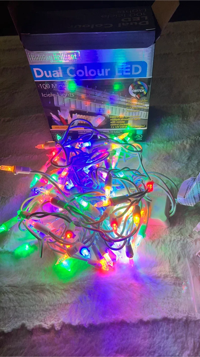 Dual coloured mini icicle lights with a remote image indicator(7)