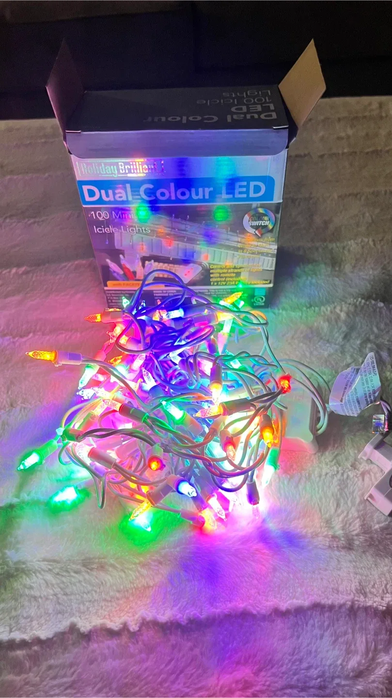 Dual coloured mini icicle lights with a remote image indicator(6)