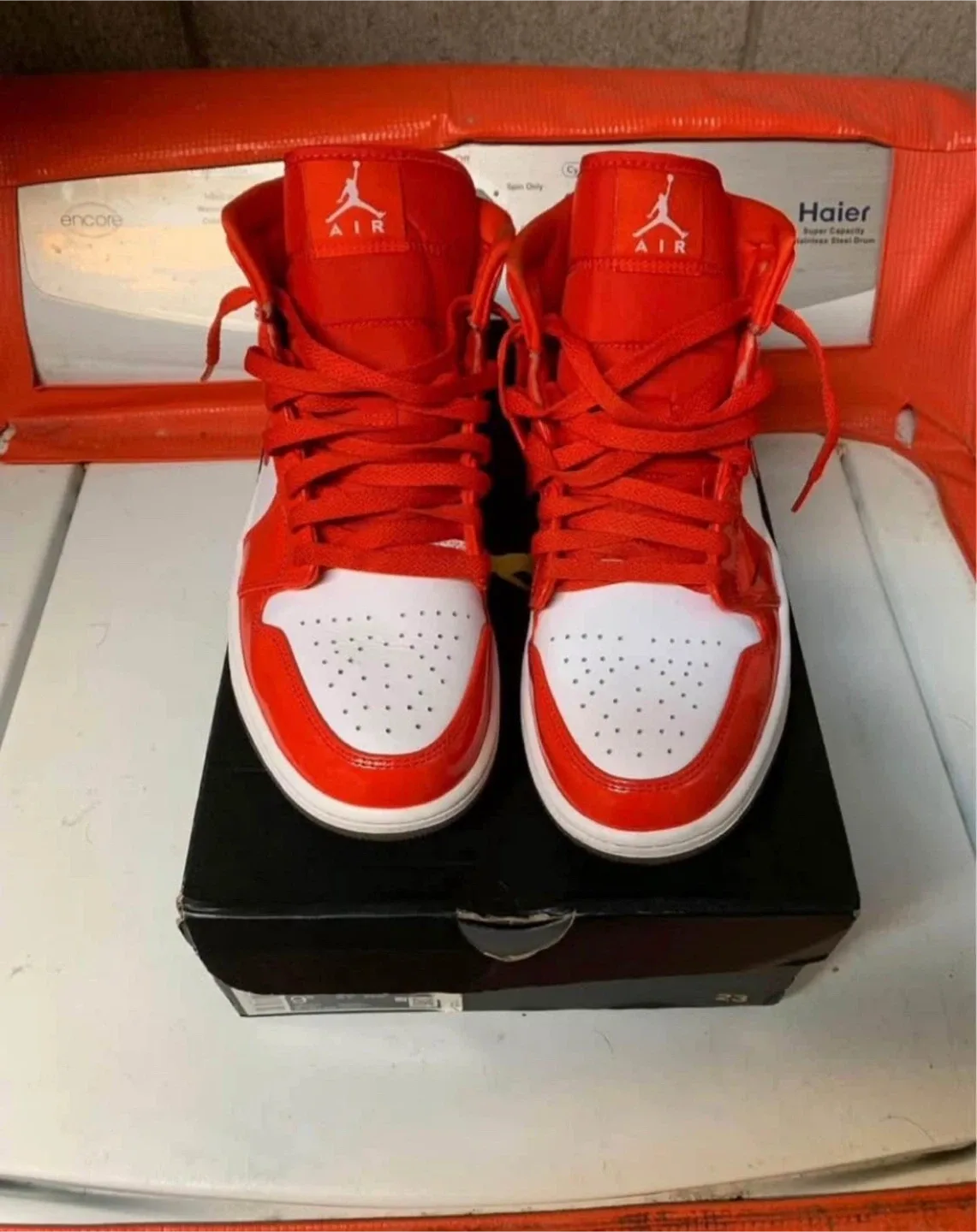Air Jordan 1s image indicator(2)