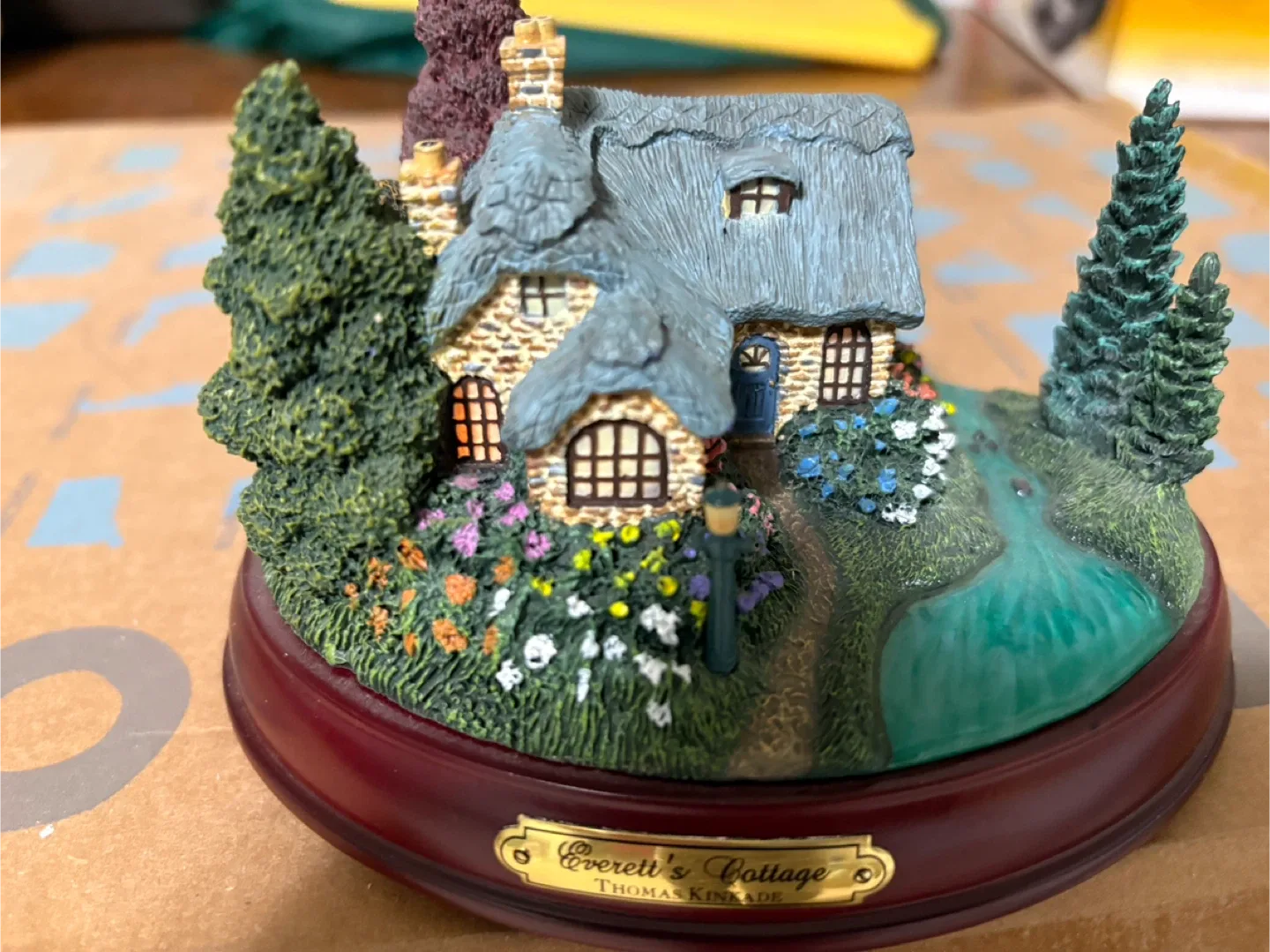 Thomas Kinkade Everett's Cottage Hawthorne Village image indicator(2)