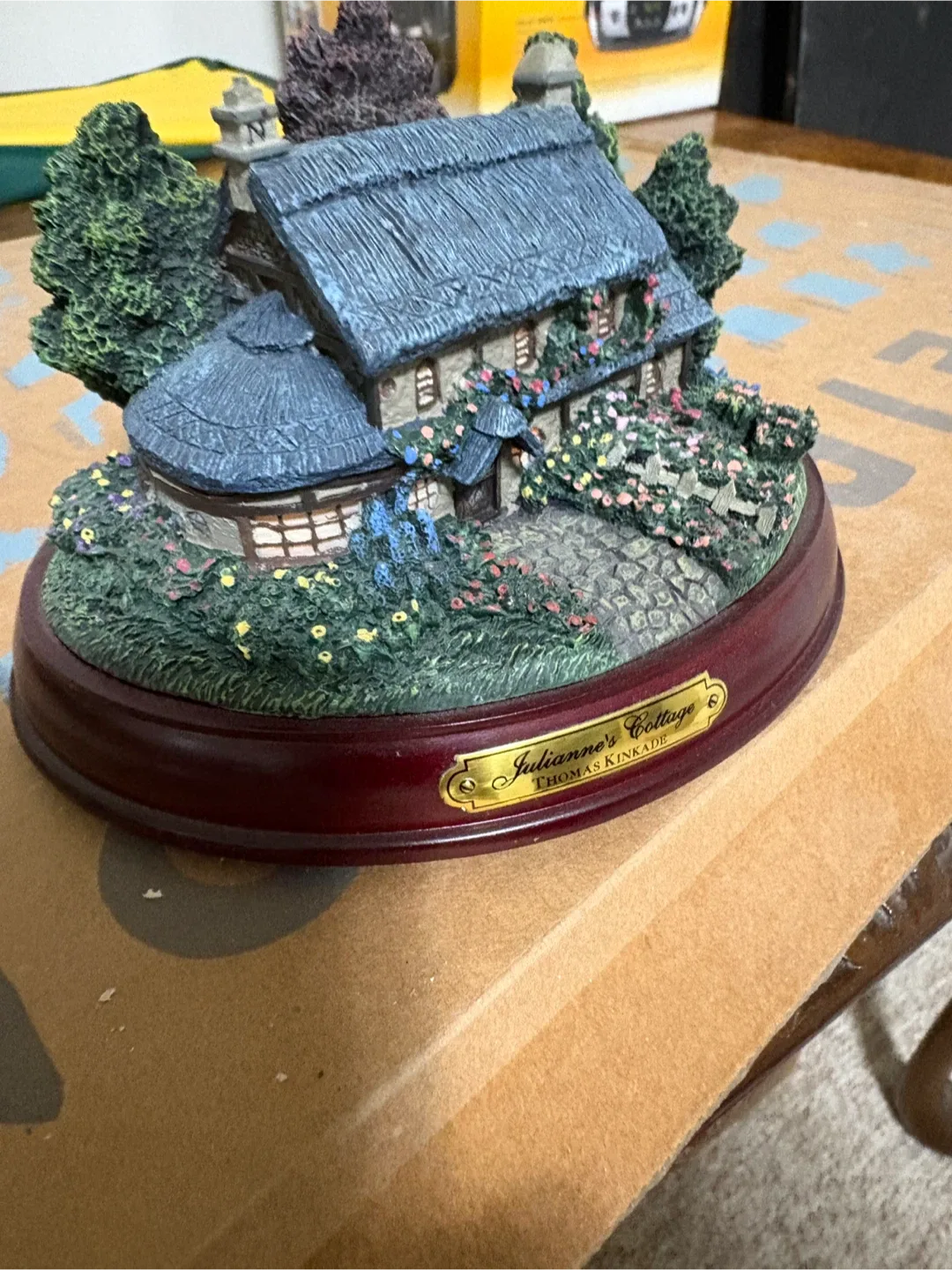 Thomas Kinkade Julianne's Cottage Hawthorne Village image indicator(2)