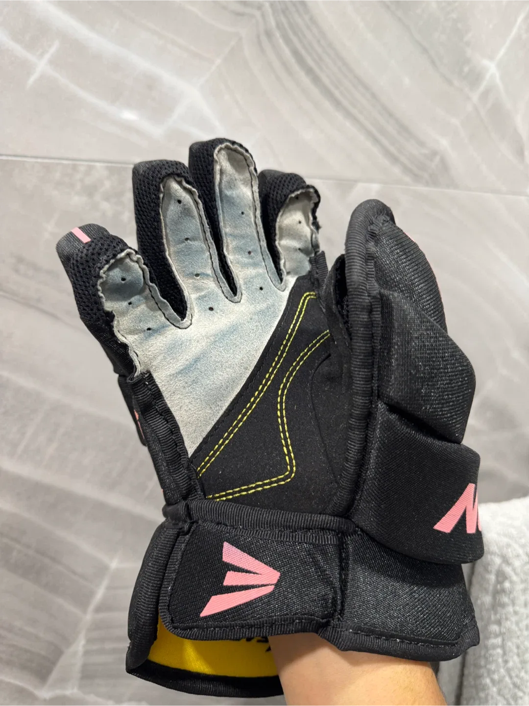 Easton Stealth Hockey Gloves - Junior L/G image indicator(4)