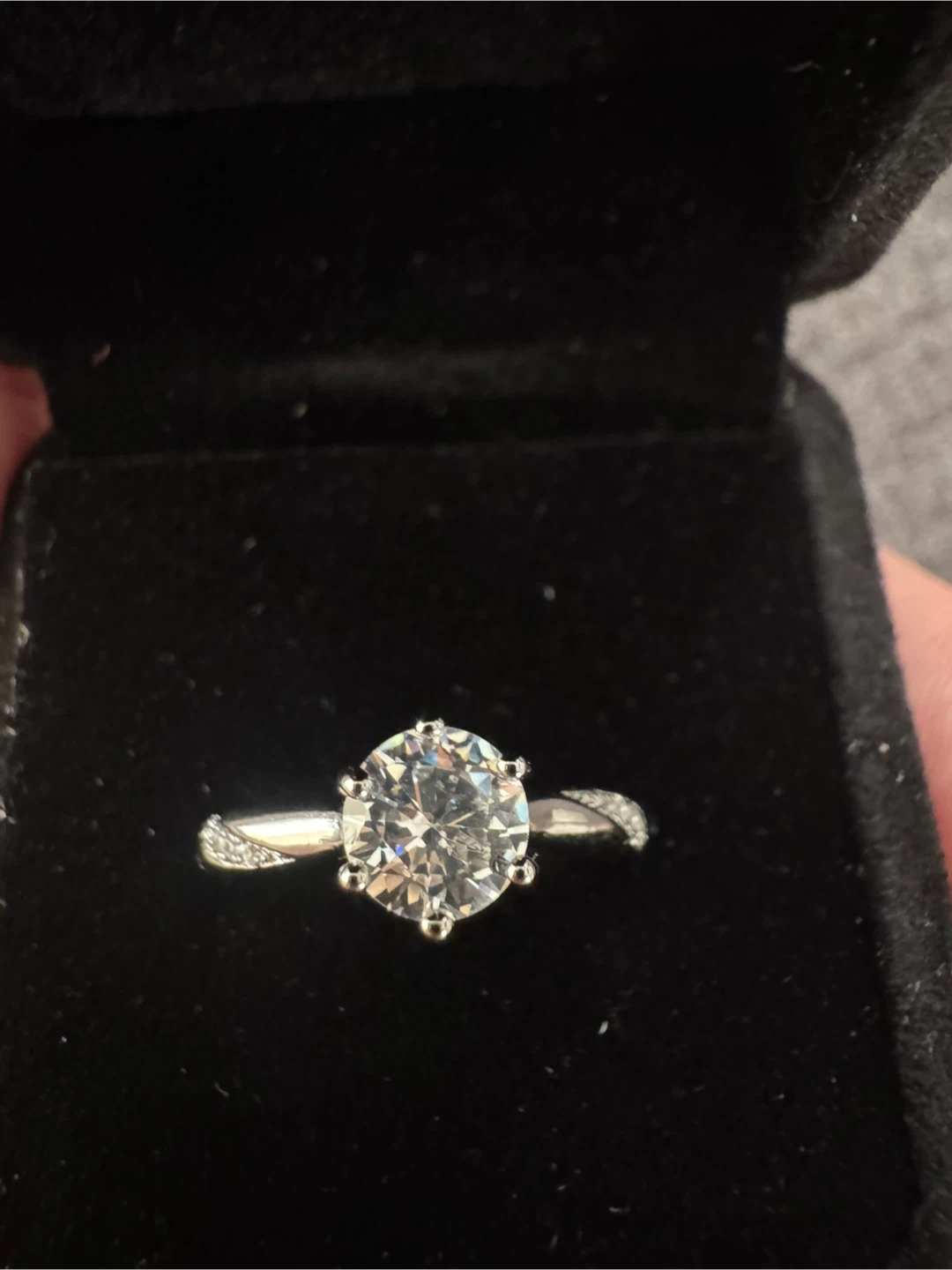 Elegant Platinum plated 1.0 ct simulated Diamond chanel Ring