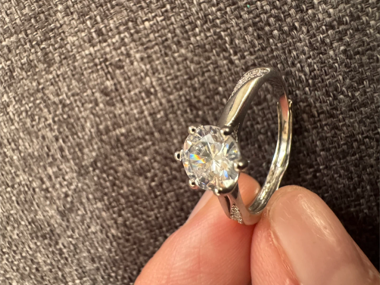 Elegant Platinum plated 1.0 ct simulated Diamond chanel Ring - photo 2