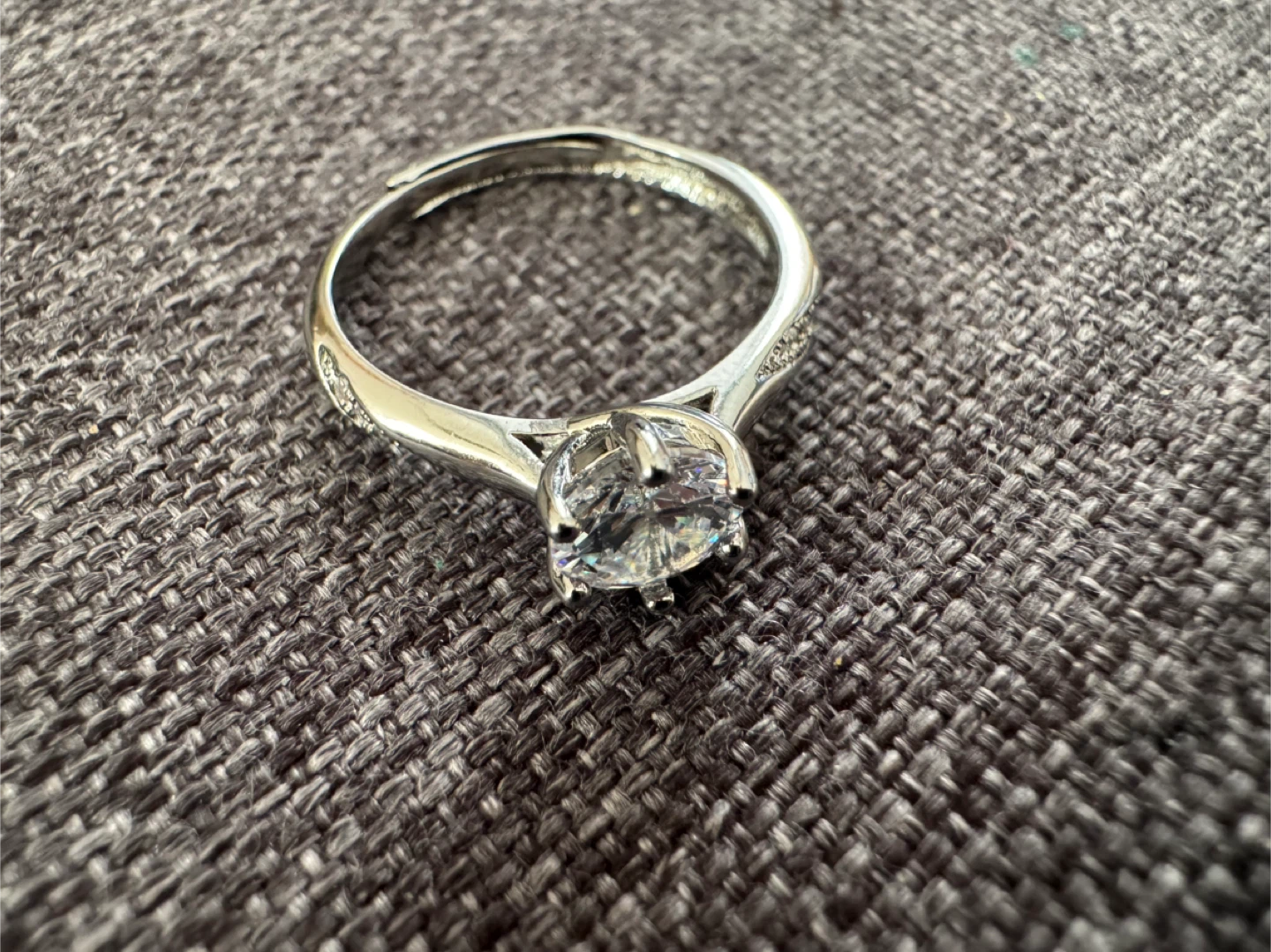 Elegant Platinum plated 1.0 ct simulated Diamond chanel Ring - photo 5