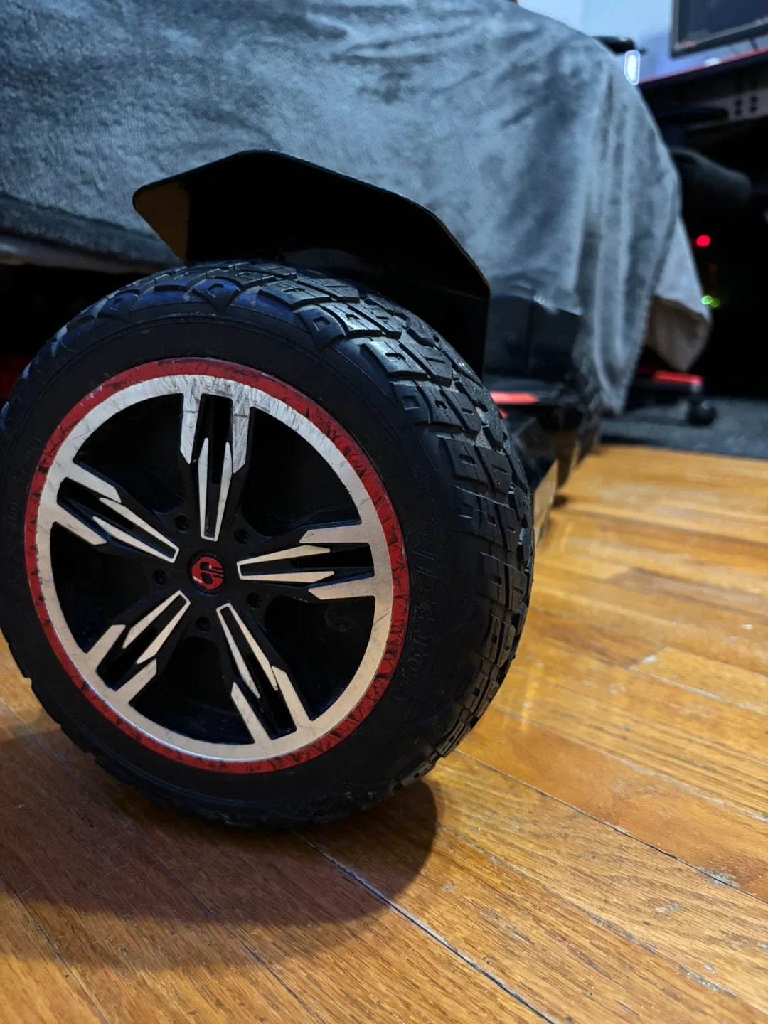 GOTRAX E4 Hoverboard - Black image indicator(8)