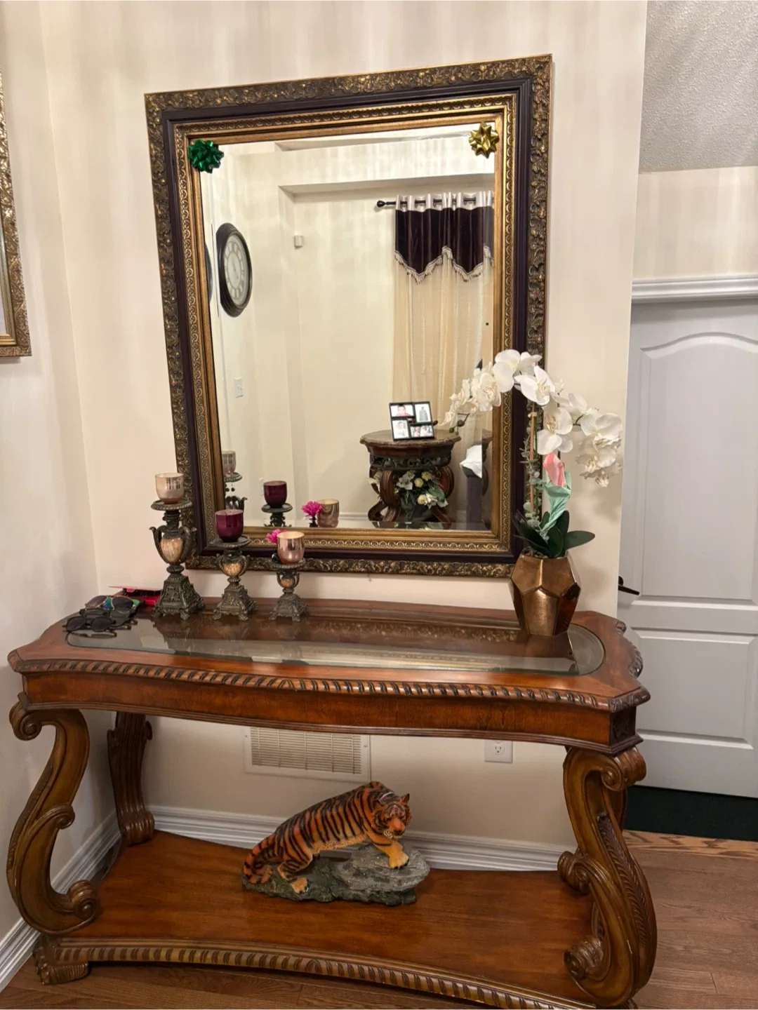 Ornate Mirror and Console Table Set image indicator(3)