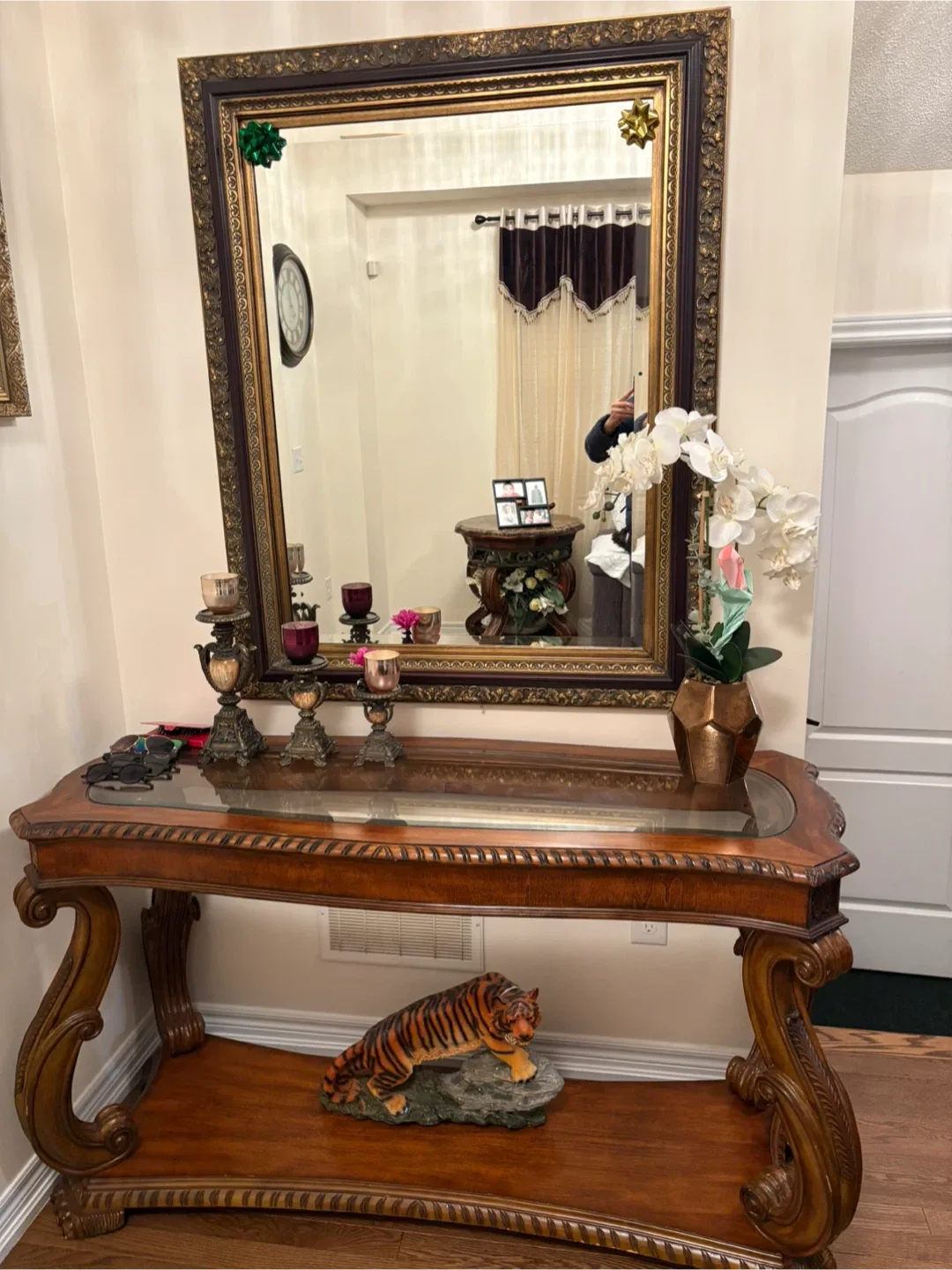 Ornate Mirror and Console Table Set image indicator(4)
