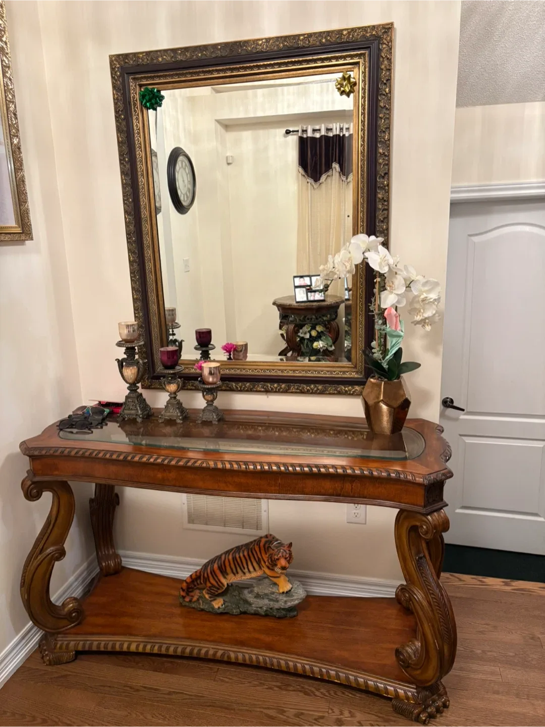 Ornate Mirror and Console Table Set image indicator(6)