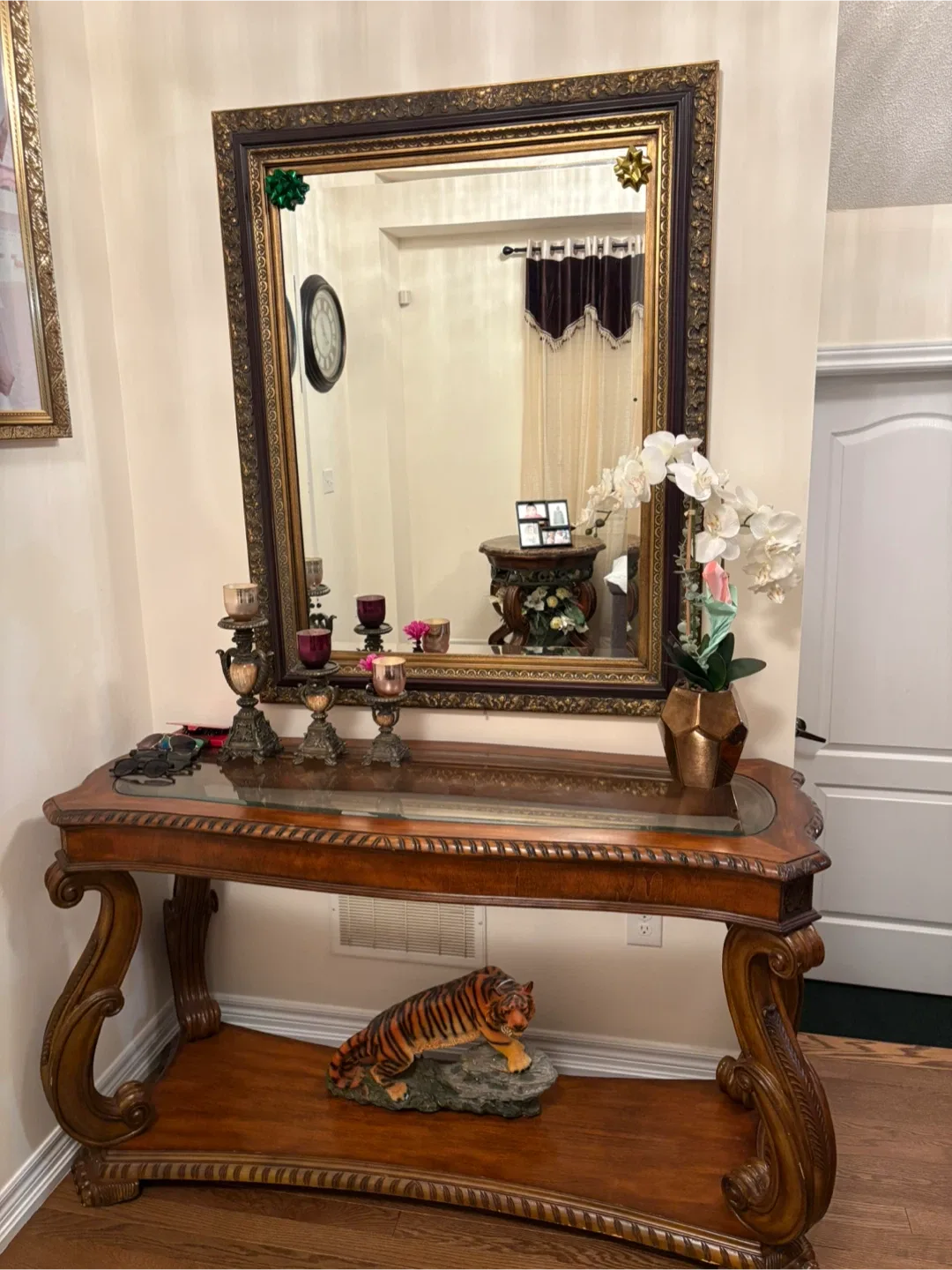 Ornate Mirror and Console Table Set image indicator(2)