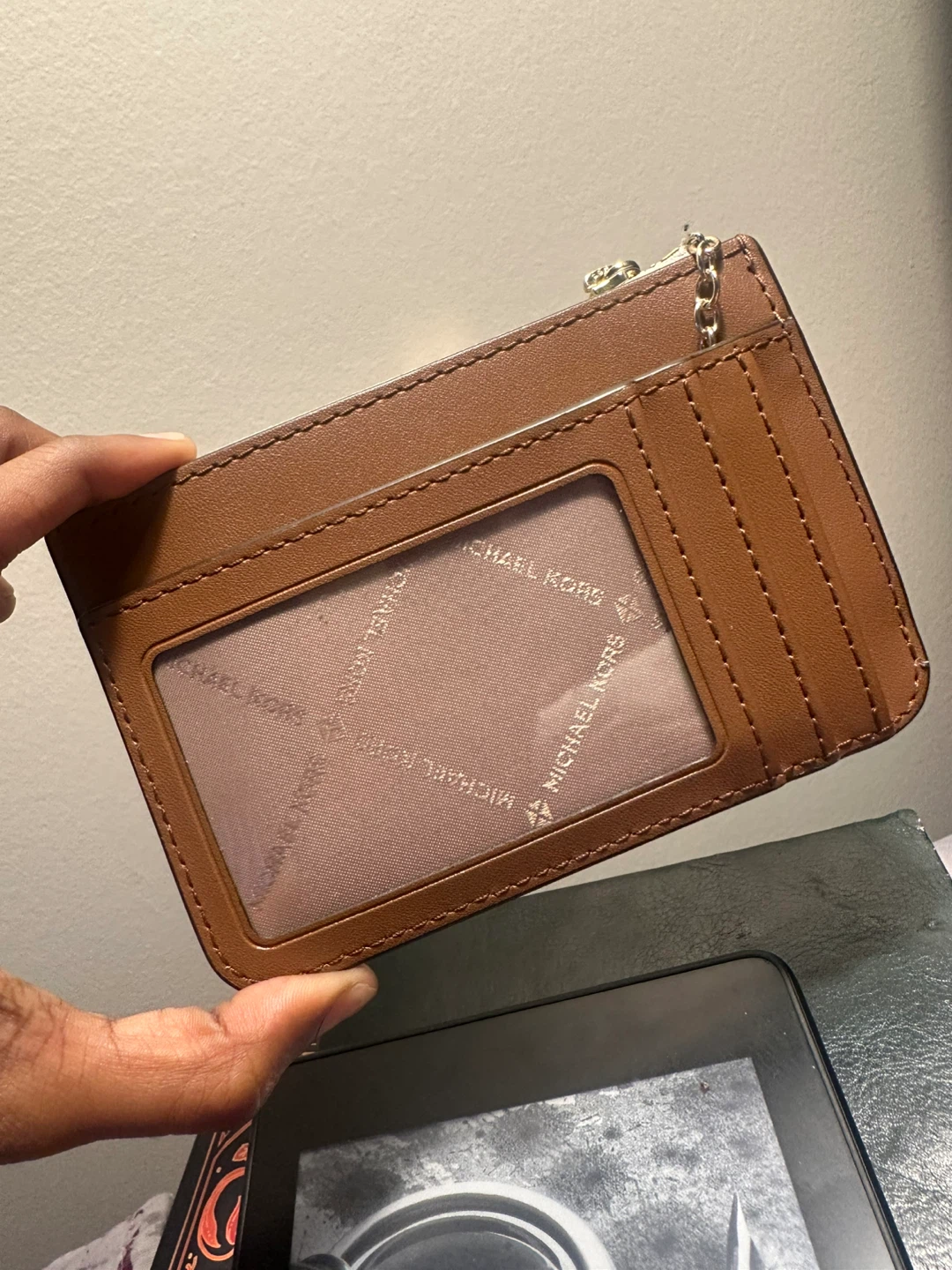 Barely used Michael Kors Card Holder (half price) - photo 2