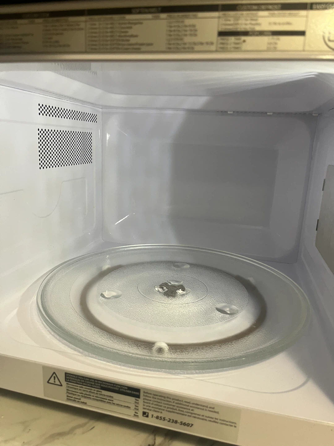 Toshiba Microwave Oven - photo 2