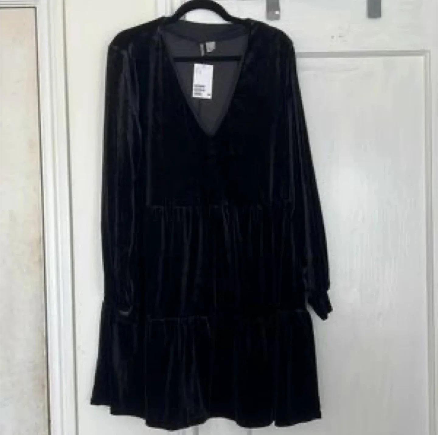 H&M Black Velvet Dress - Size M image indicator(2)