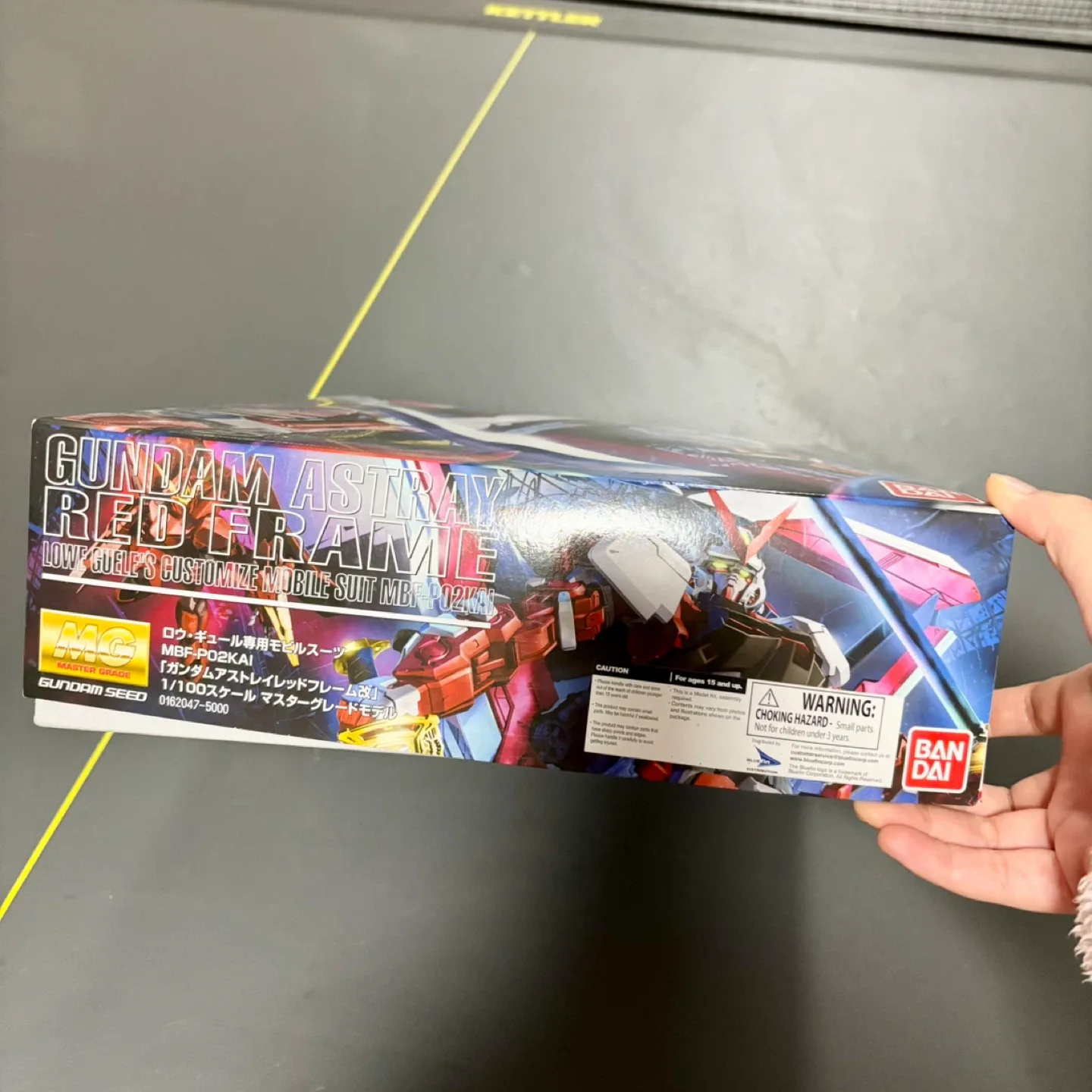 Gundam Astray Red Frame 1/100 Scale Model Kit image indicator(3)