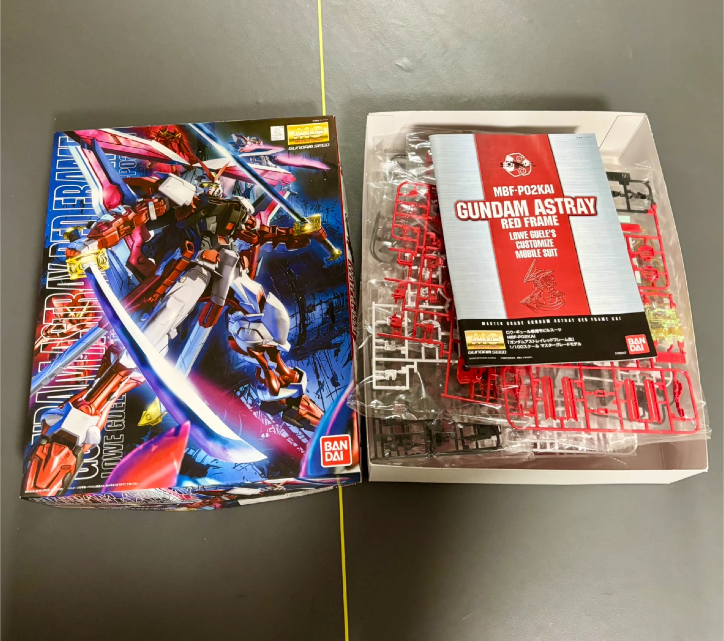 Gundam Astray Red Frame 1/100 Scale Model Kit - photo 2