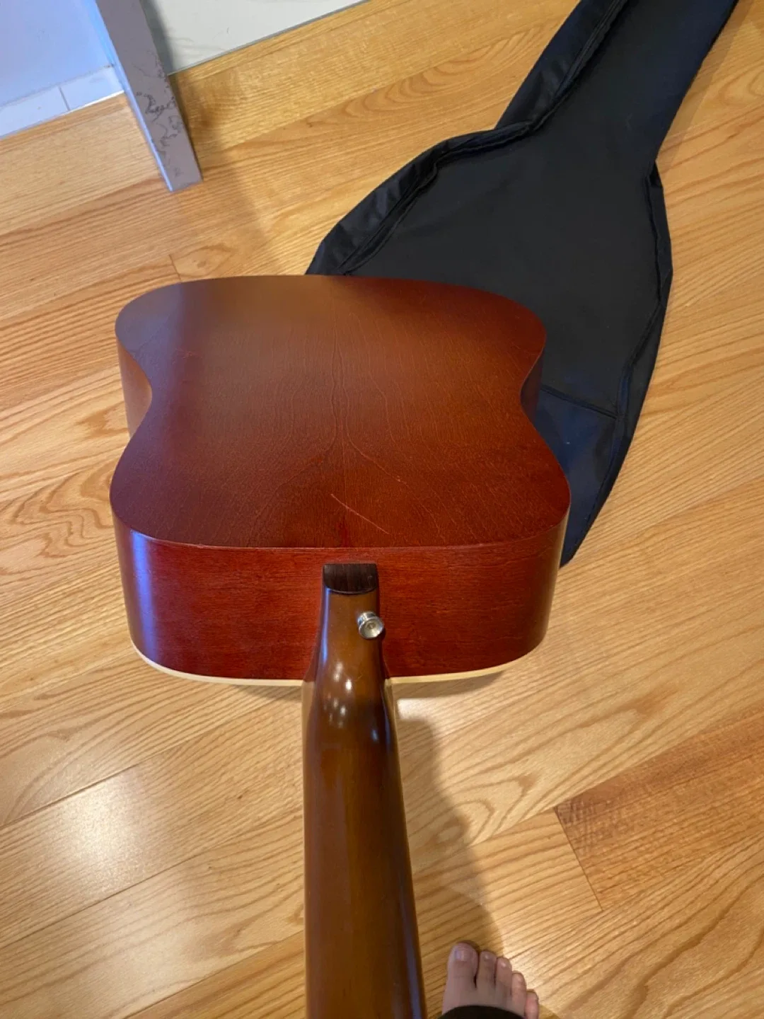 Acoustic Guitar with Case image indicator(5)