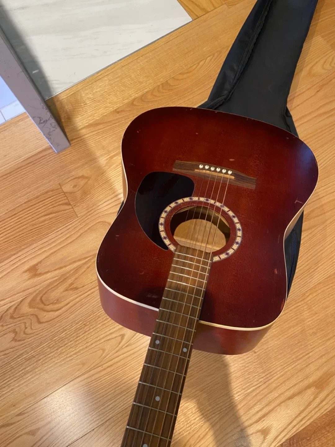 Acoustic Guitar with Case image indicator(6)