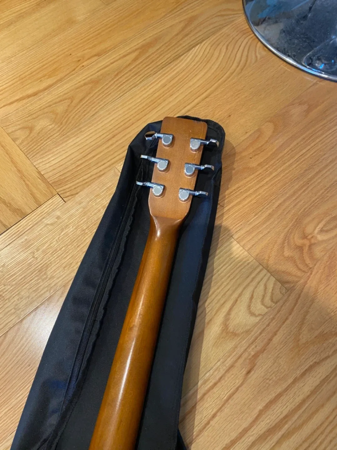 Acoustic Guitar with Case image indicator(8)