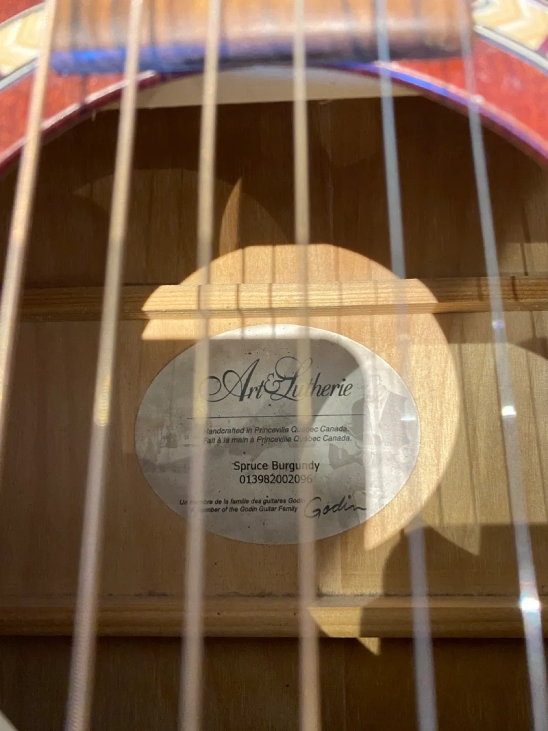 Acoustic Guitar with Case image indicator(9)