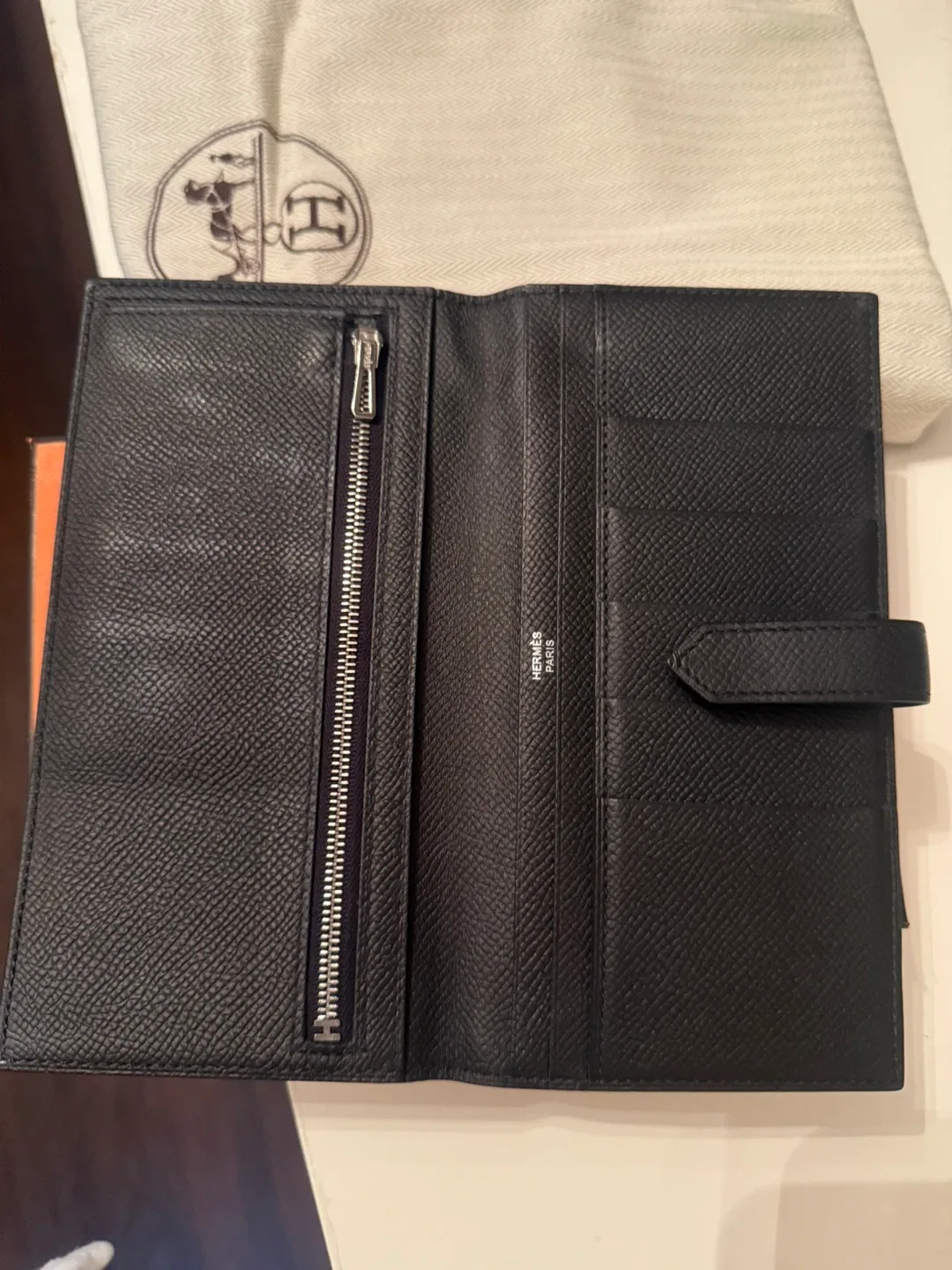 Hermès Black Leather Long Wallet image indicator(3)