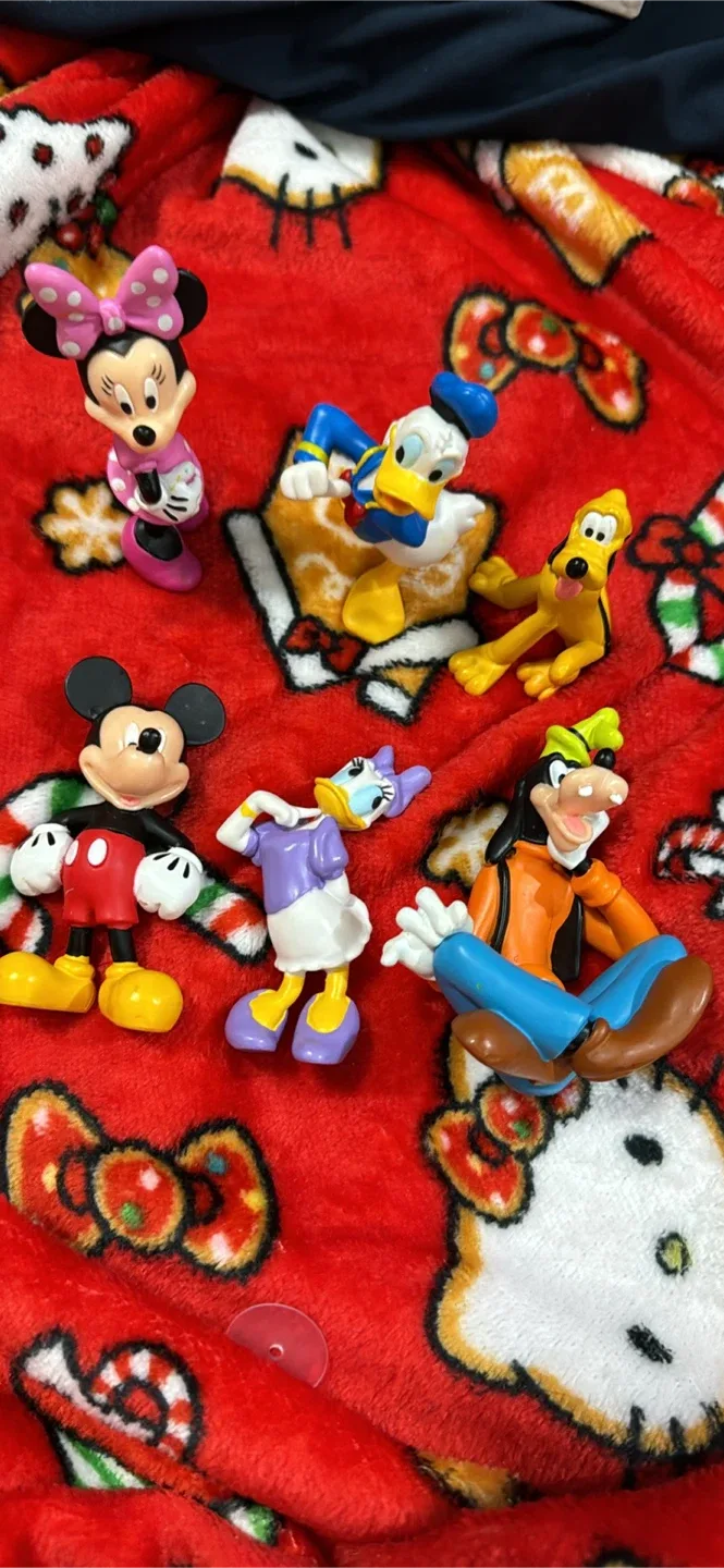 Disney Figurines Lot image indicator(2)