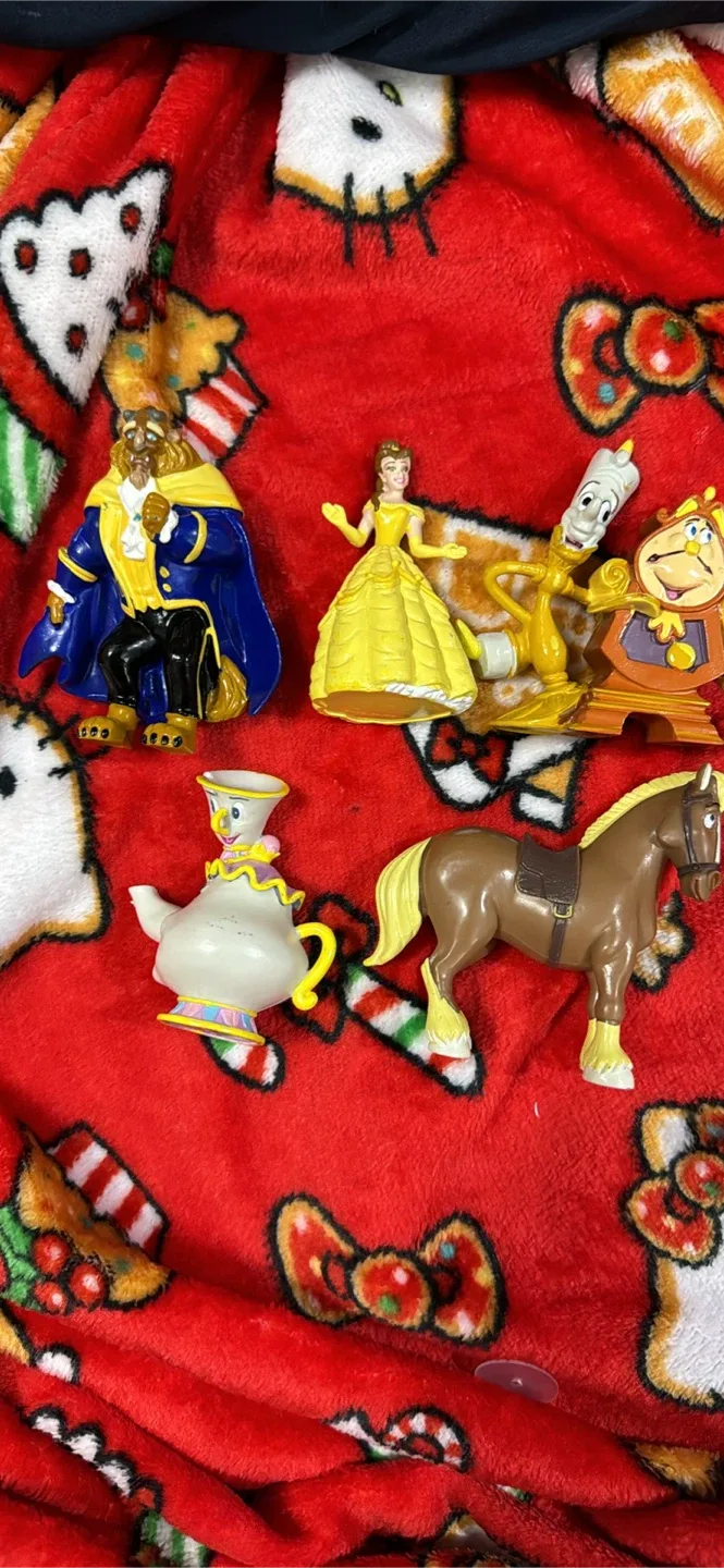 Disney Figurines Lot image indicator(3)