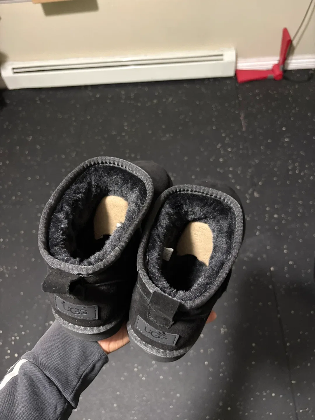 UGG Classic Ultra Mini Black - Size 8-9 (New) image indicator(3)