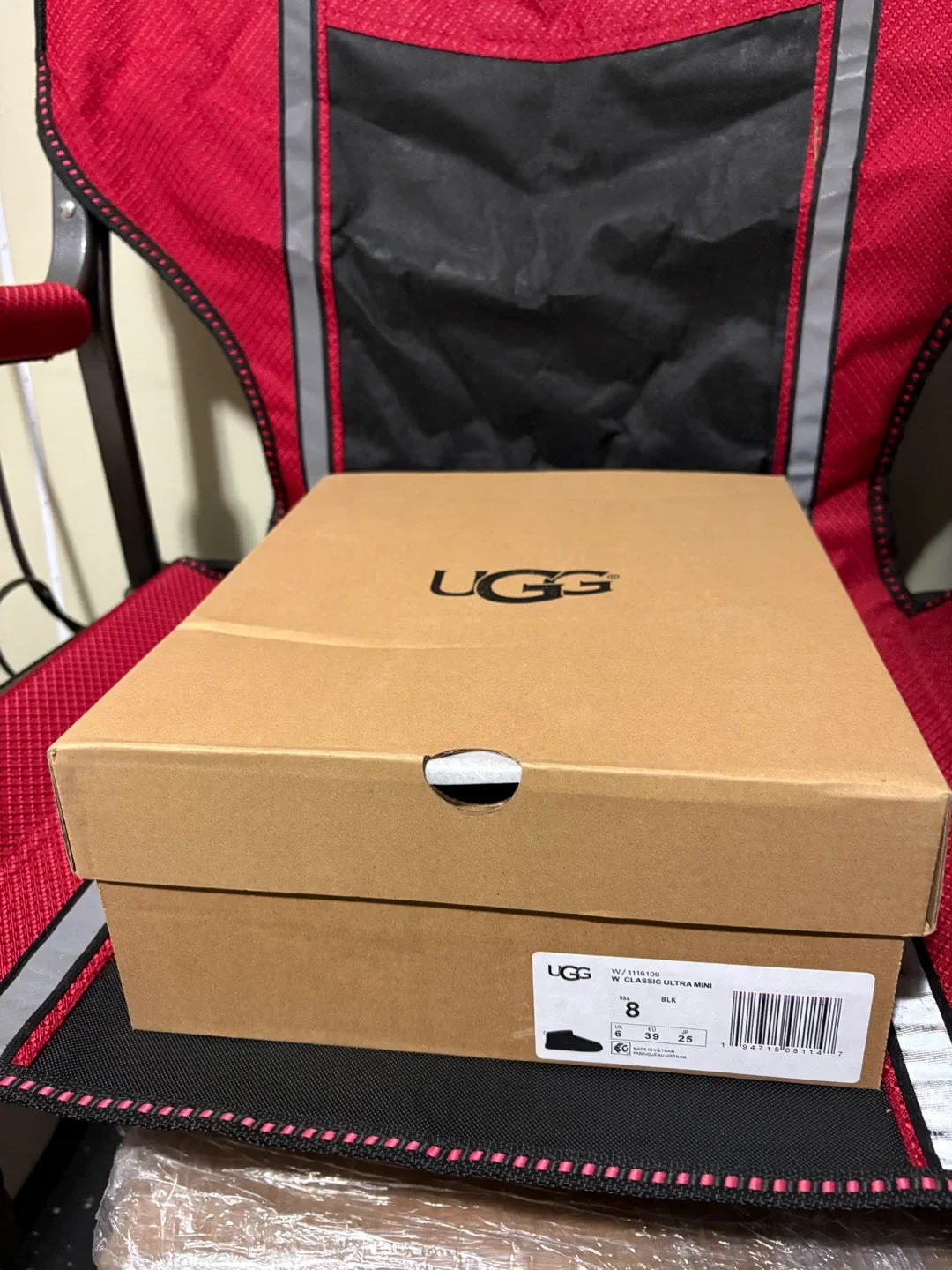 UGG Classic Ultra Mini Black - Size 8-9 (New) image indicator(5)