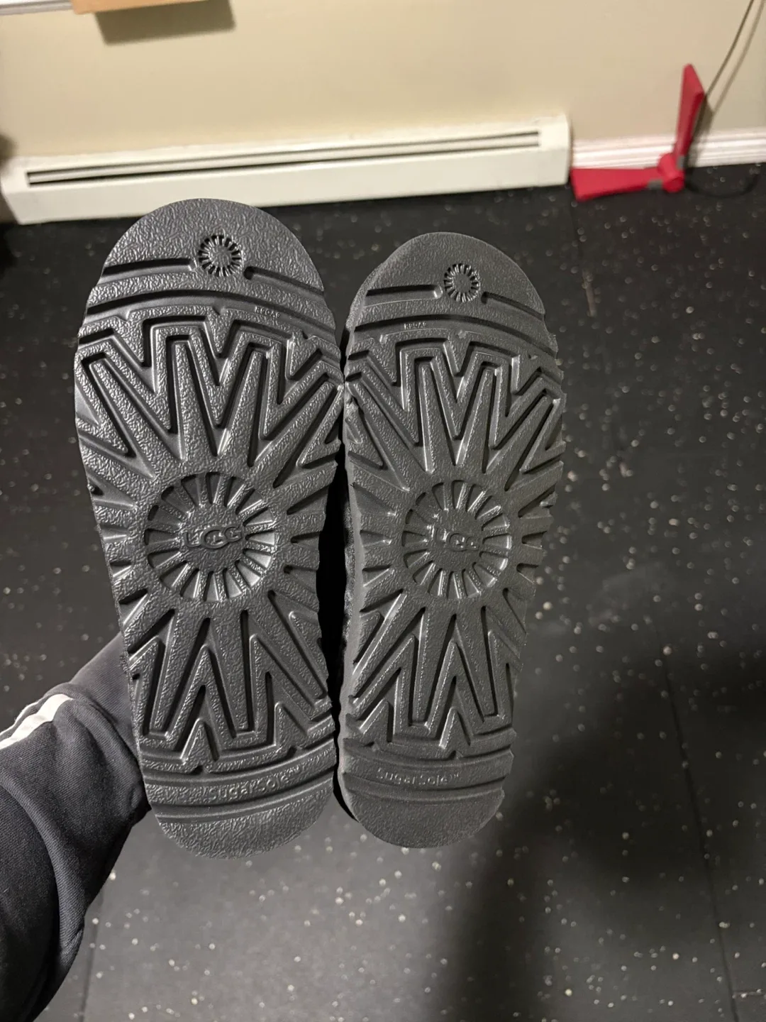 UGG Classic Ultra Mini Black - Size 8-9 (New) image indicator(4)