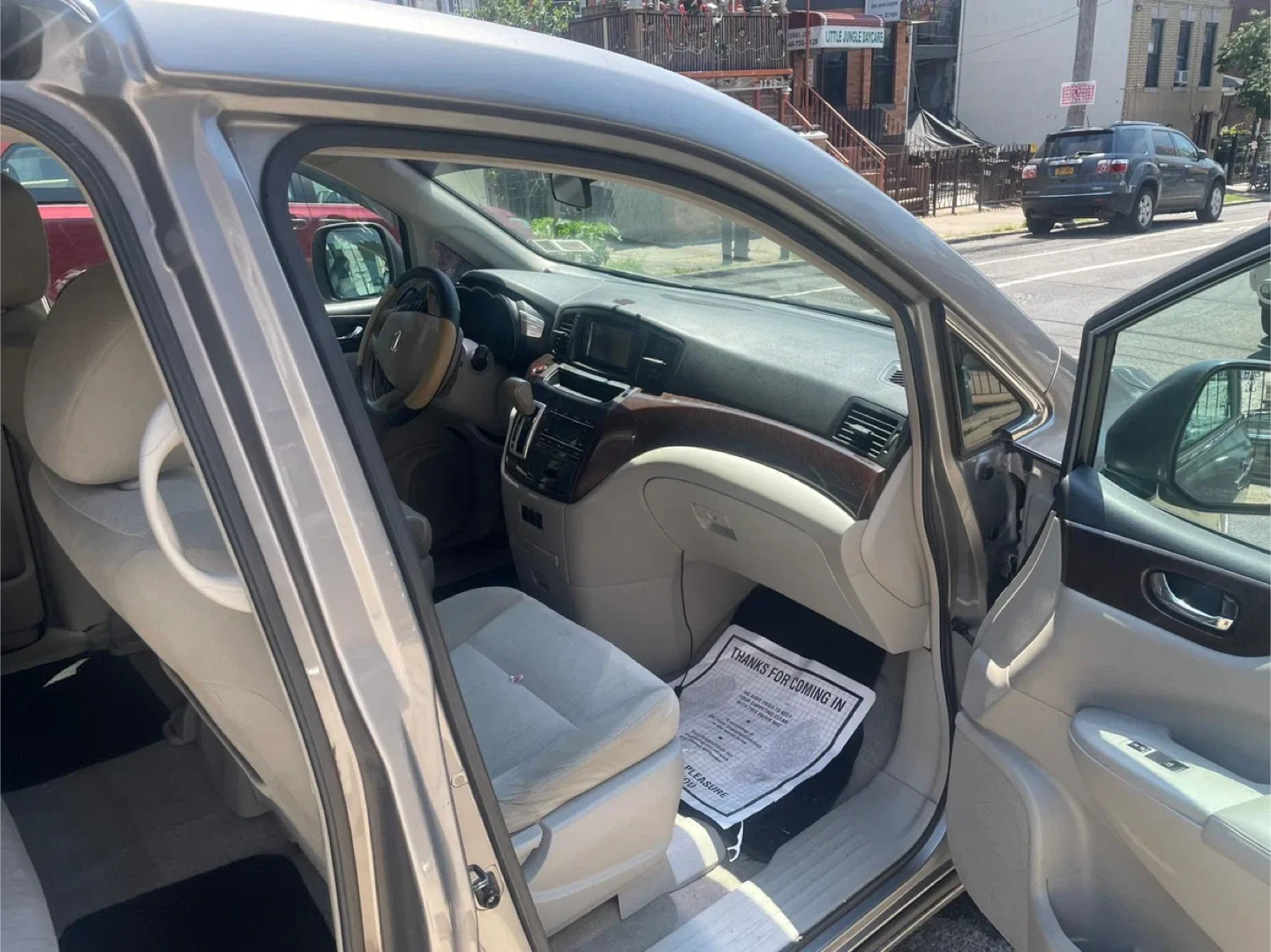 Nissan Quest Minivan image indicator(4)