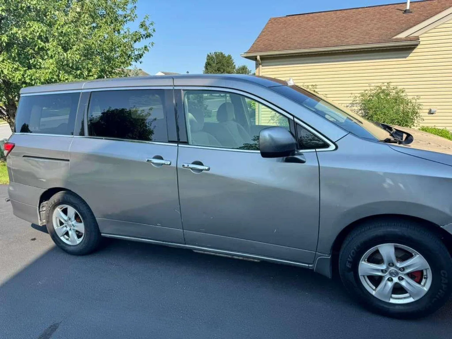 Nissan Quest Minivan image indicator(8)