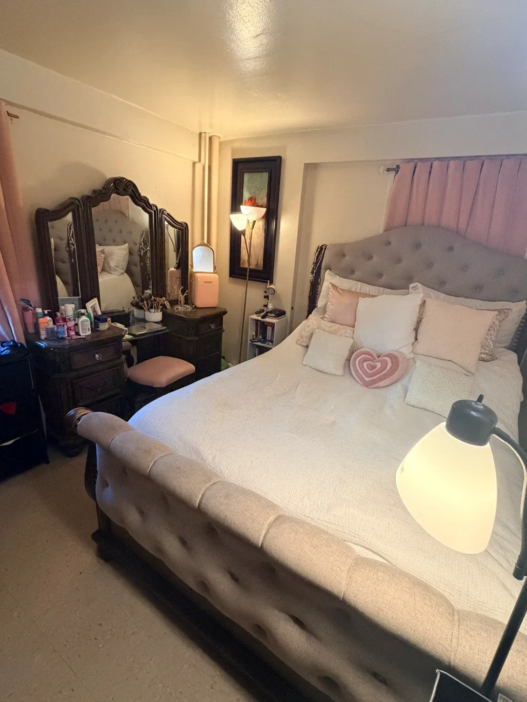 Kensington Queen Bed & Vanity Set image indicator(4)