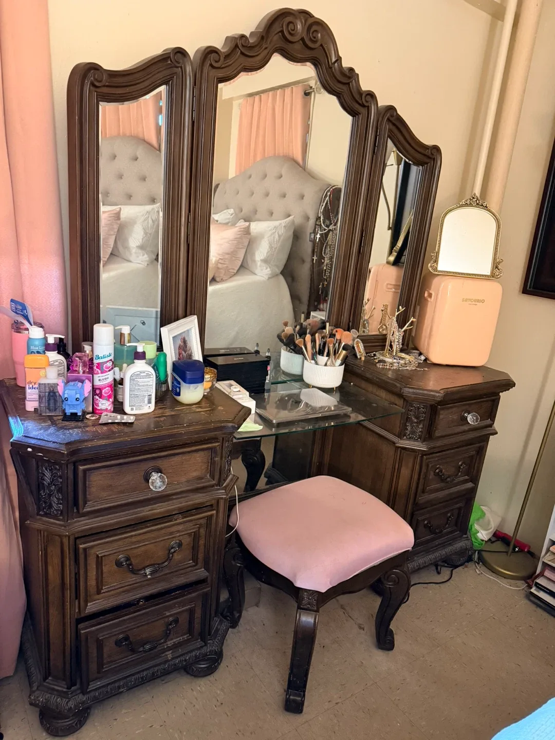 Kensington Queen Bed & Vanity Set image indicator(3)