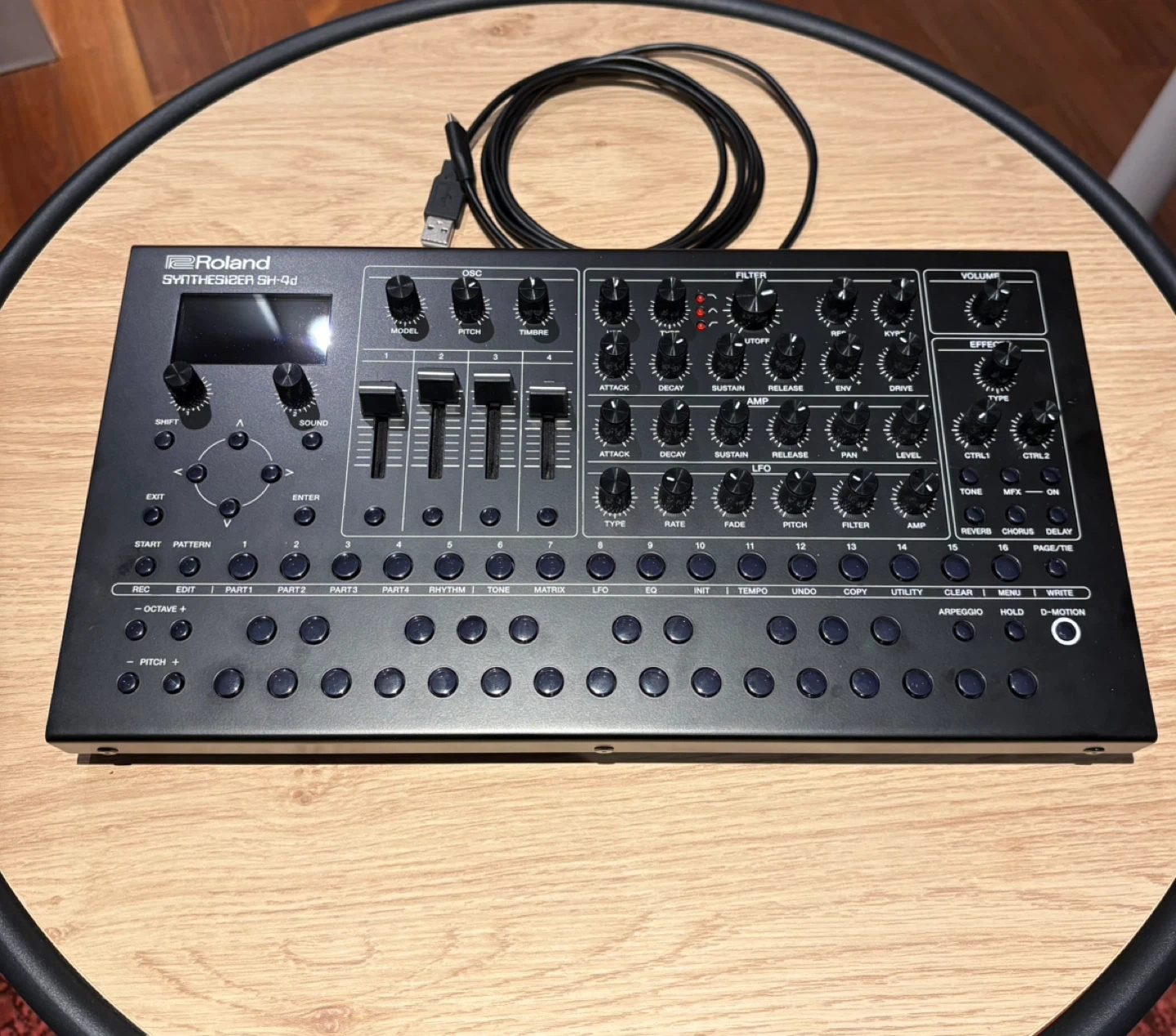 Roland Synthesizer SH-4d