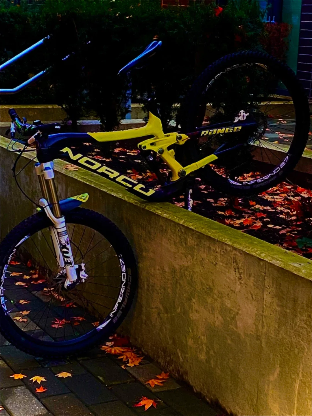 Norco Range 27.5 Mountain Bike - Yellow/Black