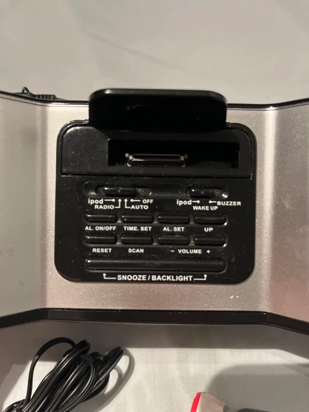 Scosche Compact iPod Clock Radio image indicator(3)