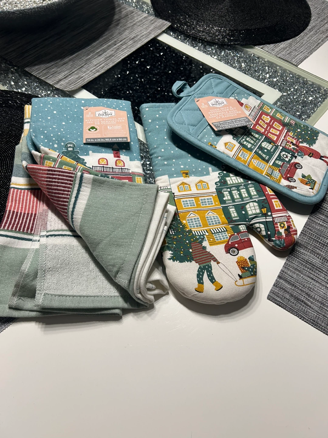 Holiday Kitchen Towel Set & Oven Mitt - photo 2